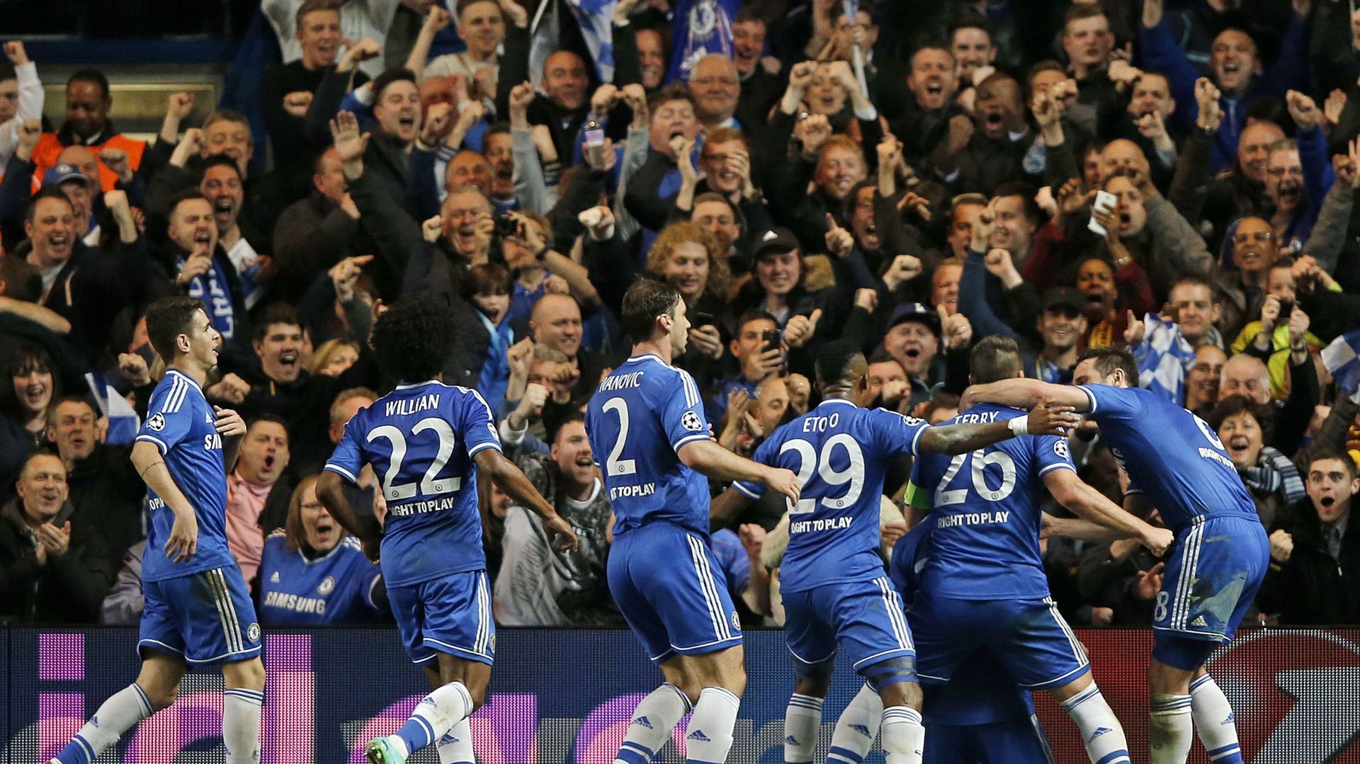 La joie des joueurs de Chelsea après le but de Cahill