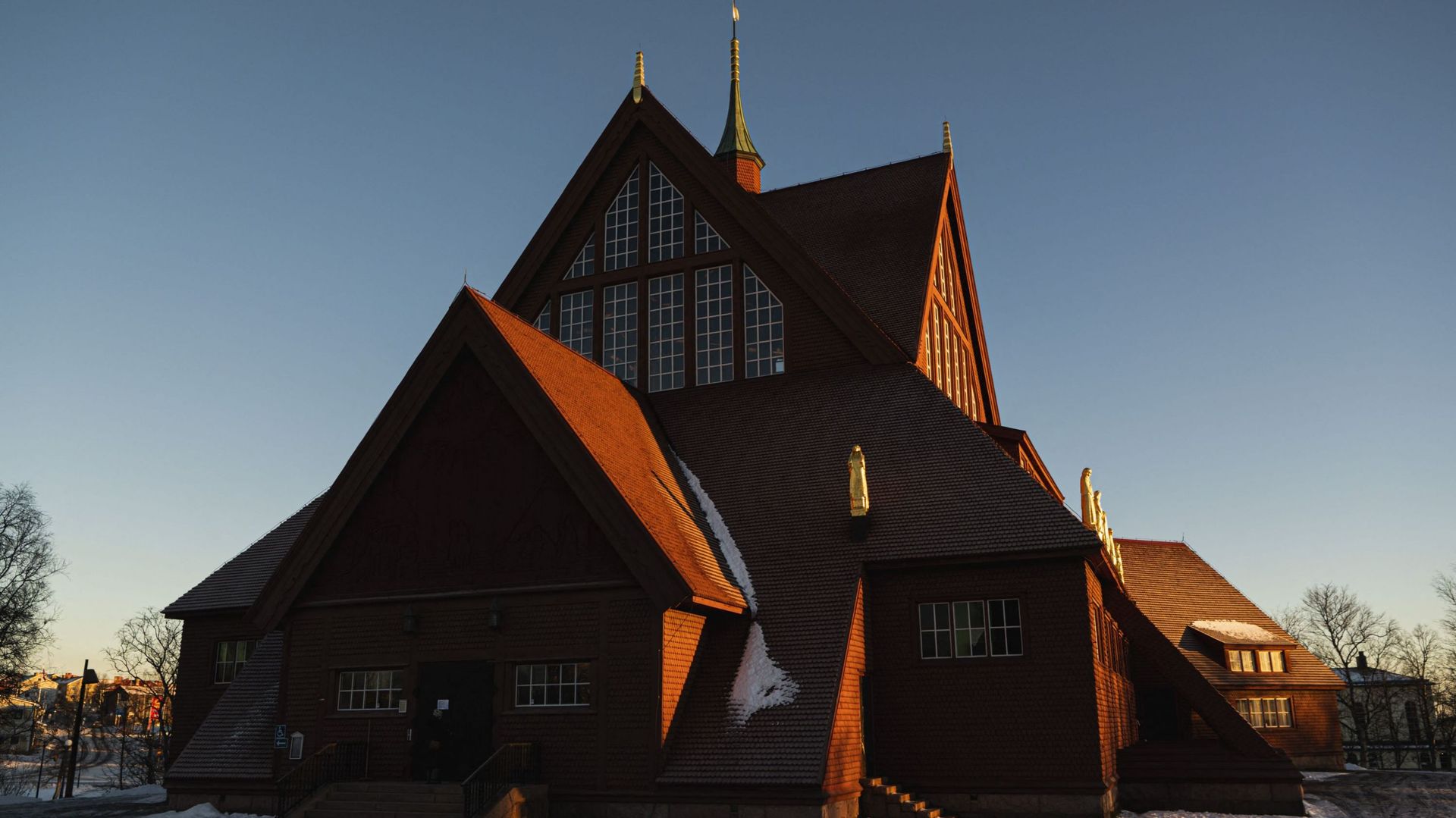 L’église rouge de Kiruna, un bâtiment emblématique de la ville, sera déplacée en l’état tractée par des camions.