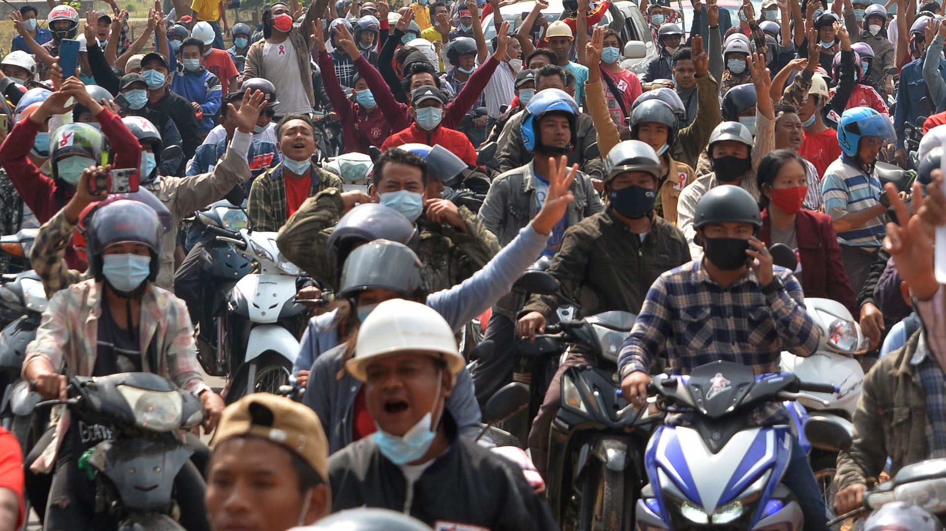 Près de 100.000 manifestants dans les rues de Rangoun.