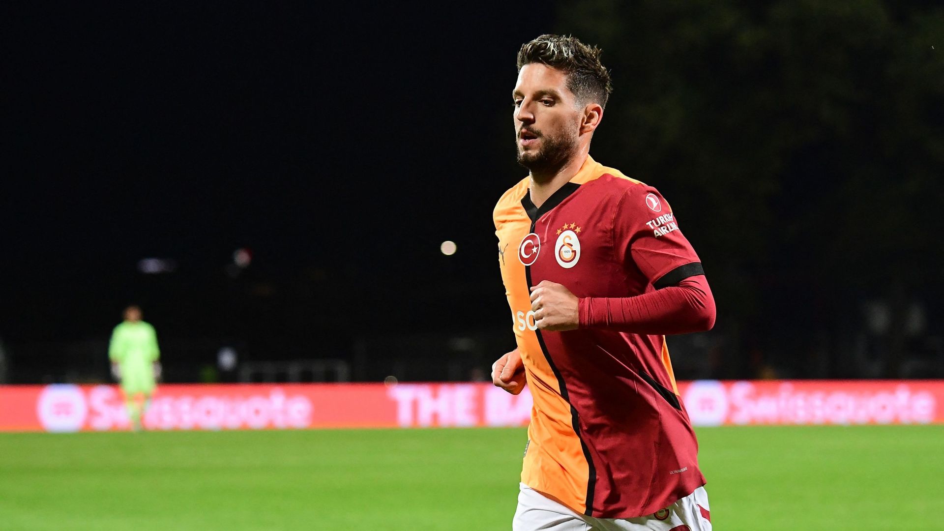 Galatasaray’da yıldız futbolcudan rest geldi: Resmen takımdan ayrılıyor!
