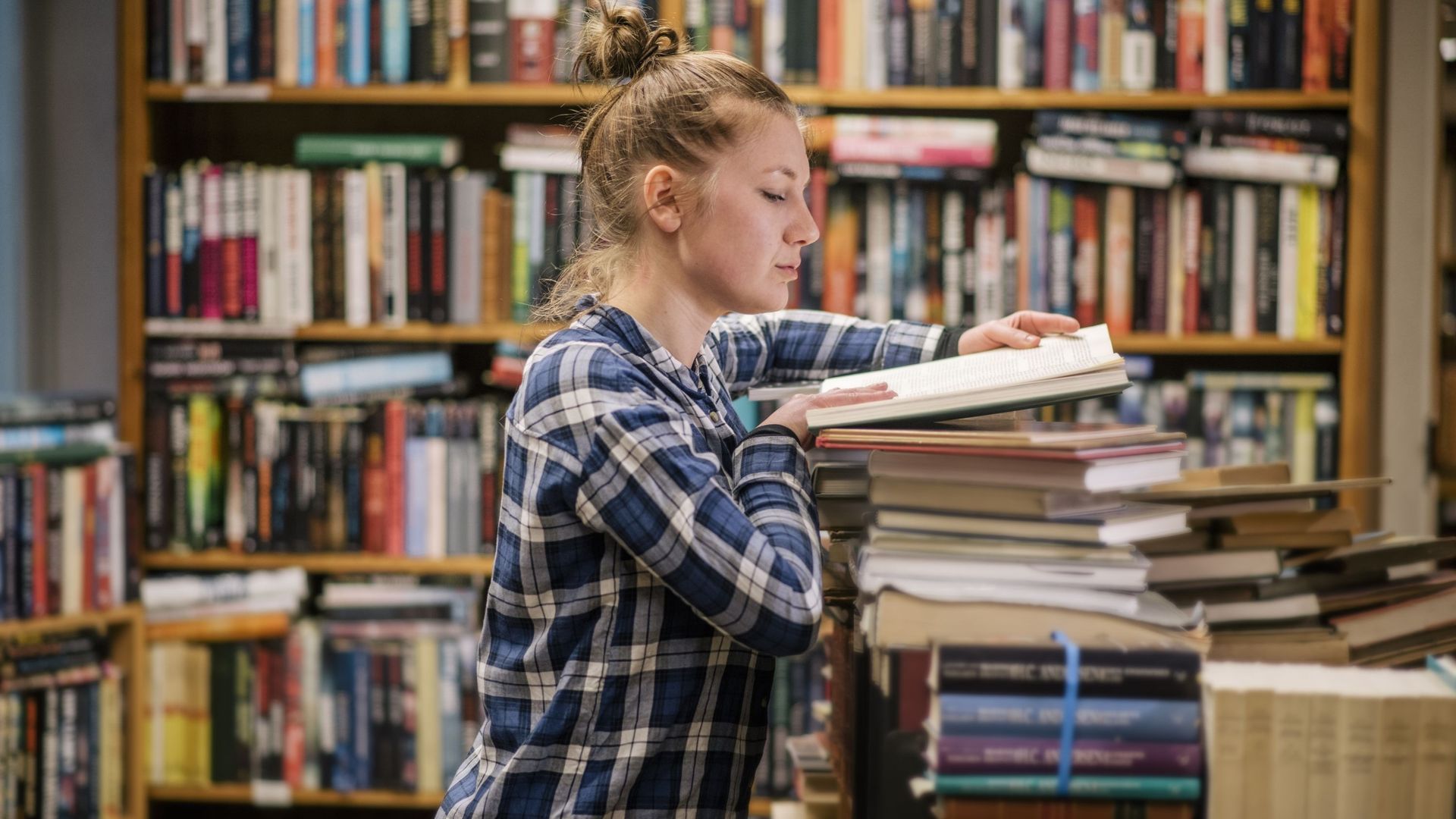 "Ici le monde" : le Danemark supprime la TVA sur les livres pour encourager les jeunes à lire