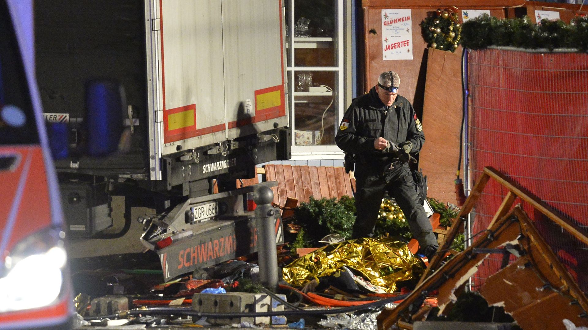 Un camion fonce dans un marché de Noël à Berlin: au moins neuf morts, un suspect arrêté (vidéos)