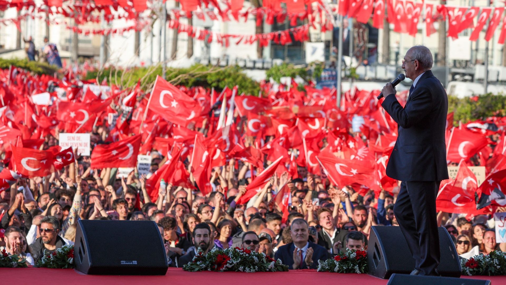 Kemal Kilicdaroglu, rival de Recep Tayyip Erdogan pour la Présidence de la Turquie, en meeting préélectoral à Izmir, le 30 avril.