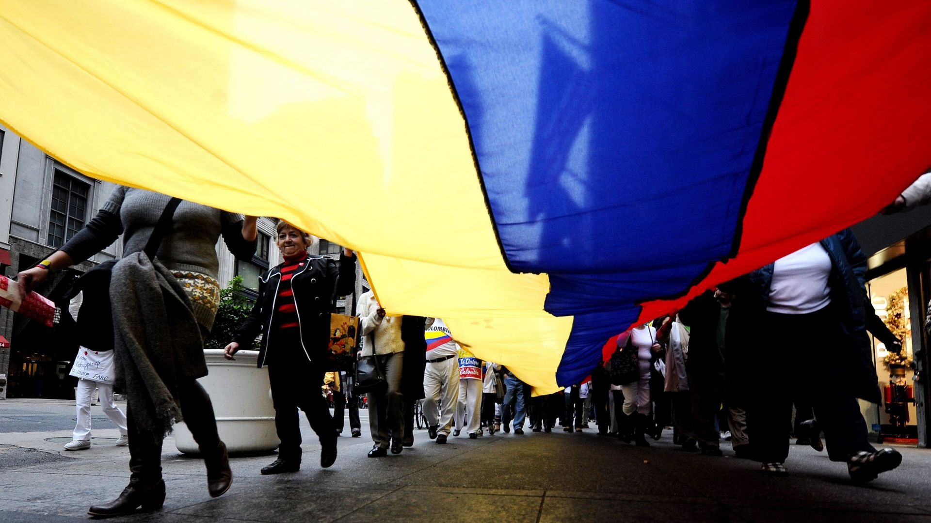 Ouverture des bureaux de vote pour le second tour des présidentielles