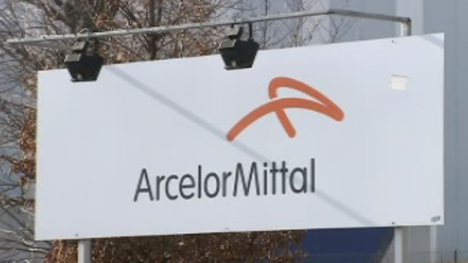 Le gouvernement wallon rencontrera lundi la direction d'ArcelorMittal.
