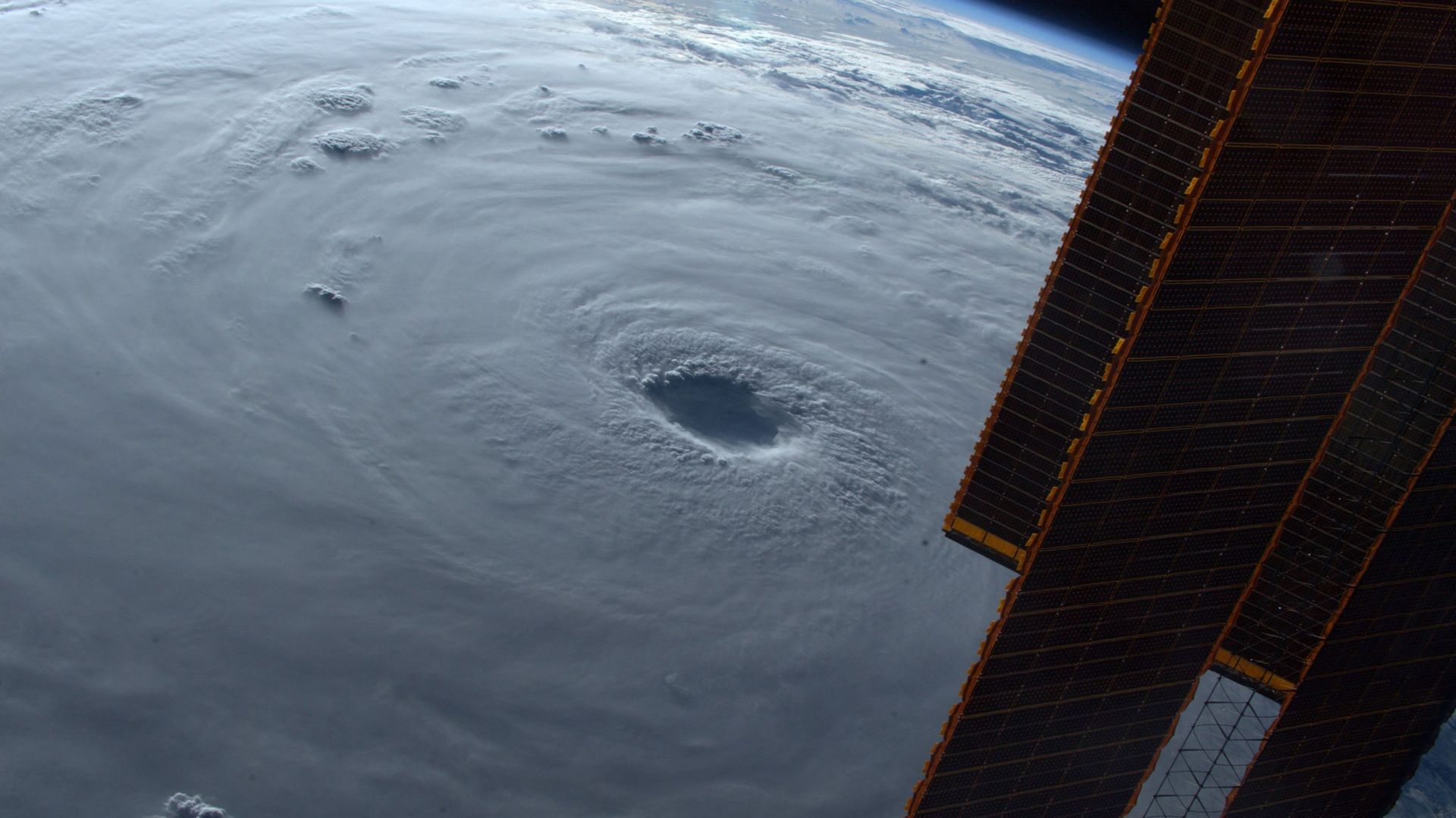 Un autre typhon nommé Nanmadol a déjà fait un mort au Japon le 19 septembre. C’est celui que l’on voit sur cette photo fournie par l’astronaute américain Bob Hines le 18 septembre 2022.