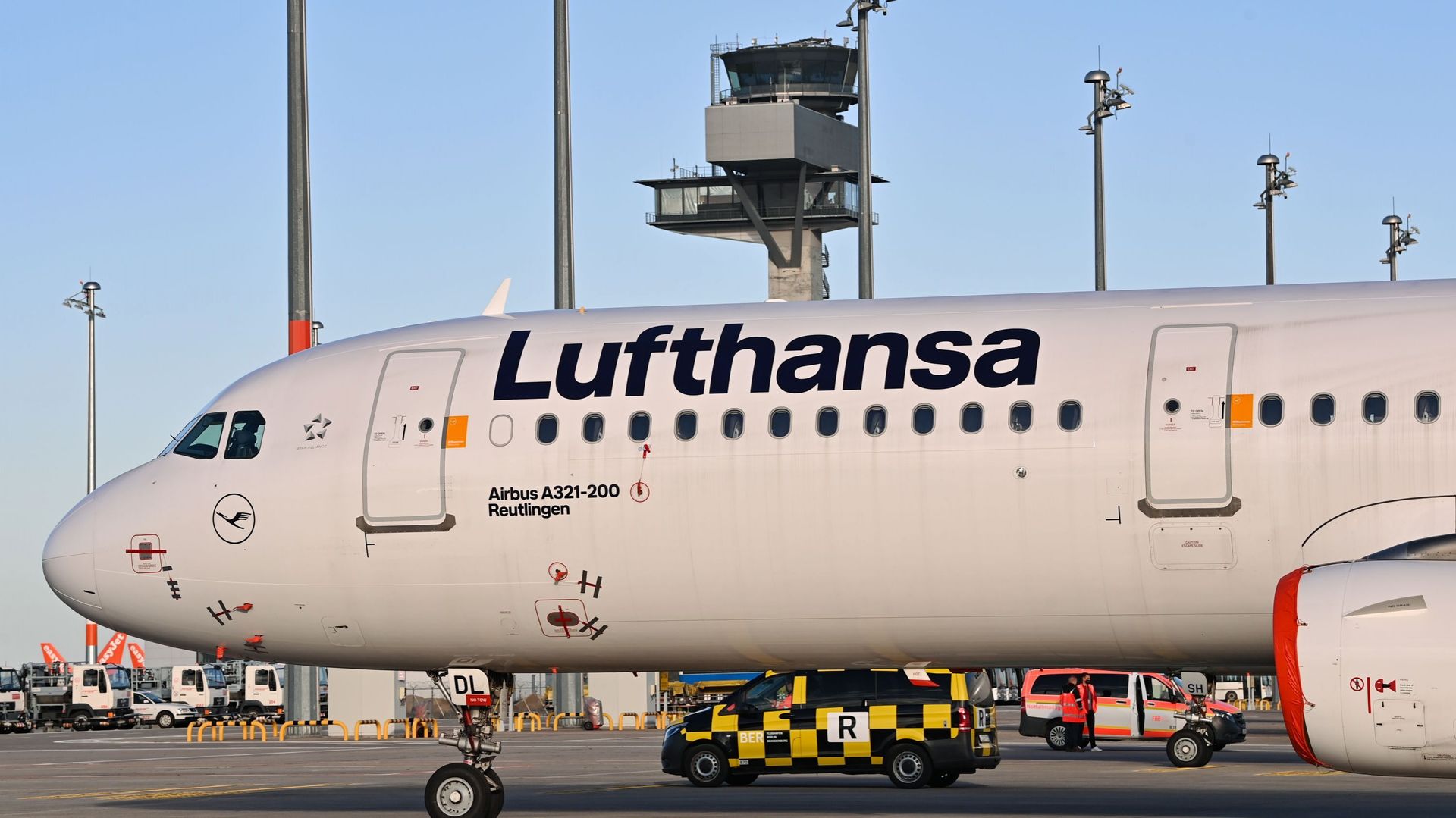 Le patron de Lufthansa menace de licencier un millier de pilotes