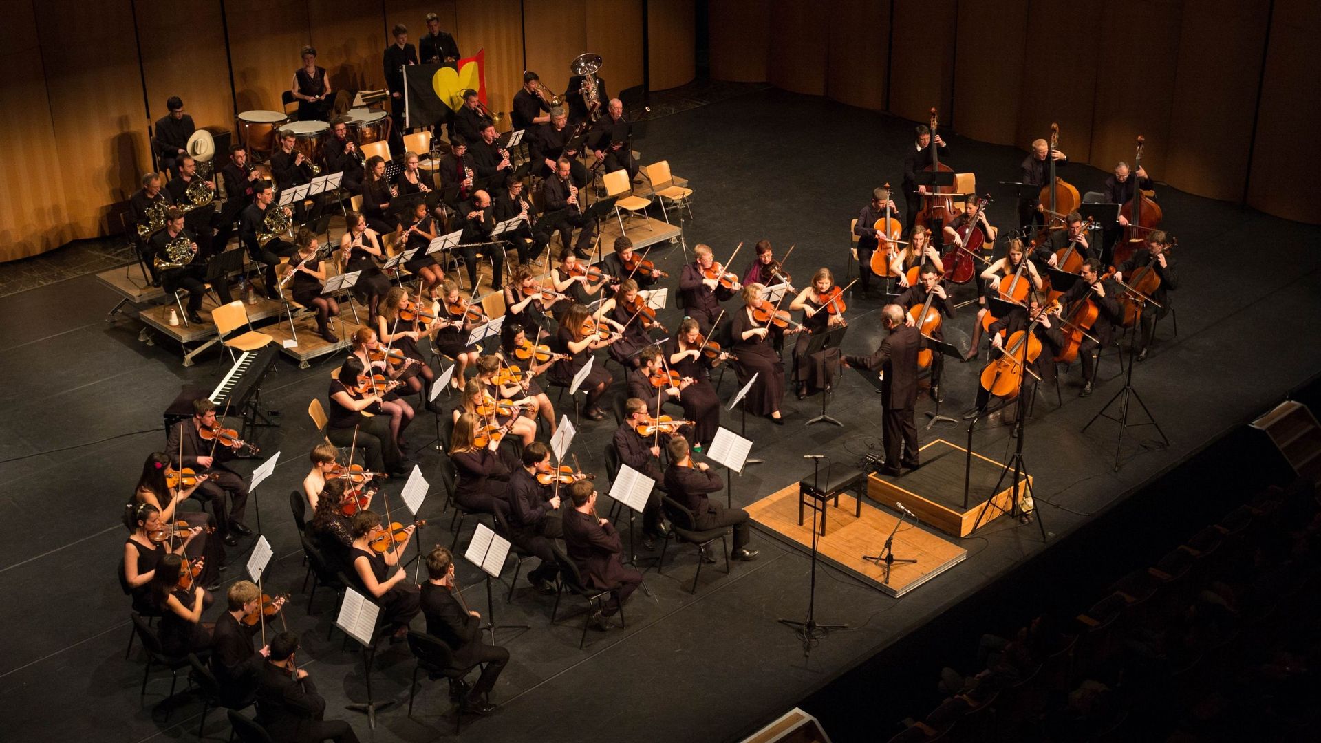 L'Orchestre Symphonique des Étudiants de Louvain-la-Neuve a été fondé en 1981 et accueille de nouveaux étudiants chaque année. Il est dirigé depuis 1999 par Philippe Gérard. 