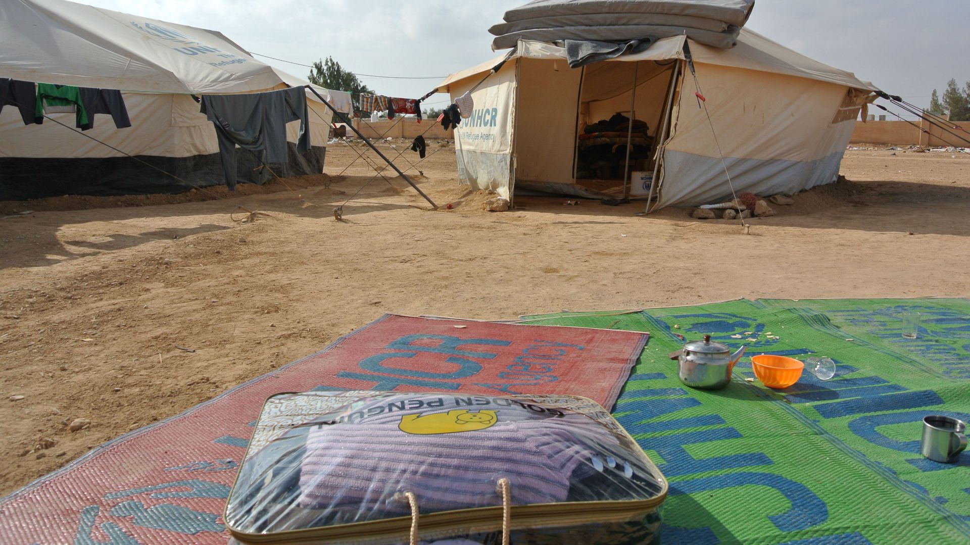 Une des échoppes ouverte dans le camps de Zaatari. Pain, eau, biscuit, on y trouve de tout.