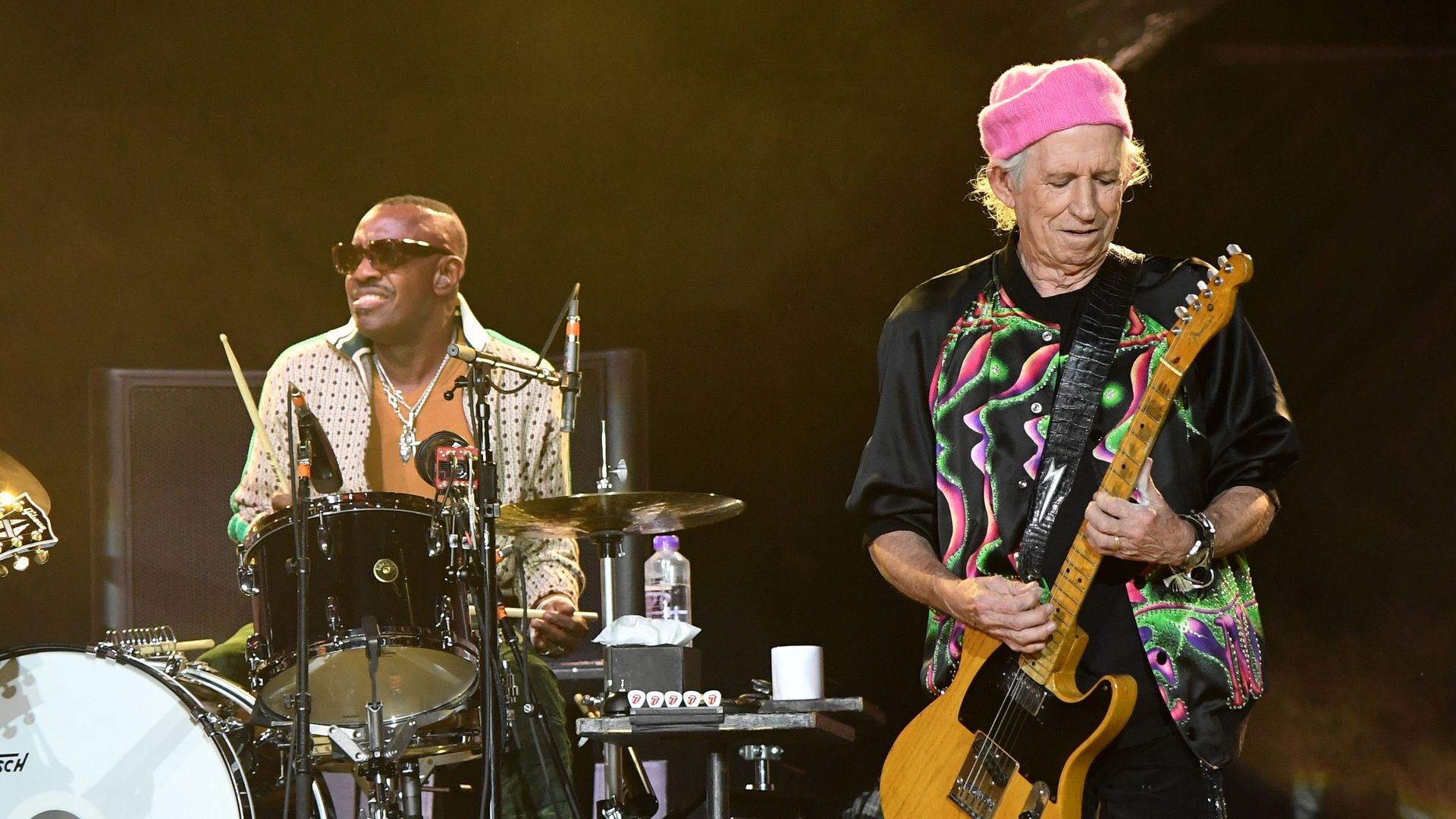 Keith Richards des Rolling Stones se produit sur scène au Nissan Stadium le 09 octobre 2021 à Nashville, Tennessee.