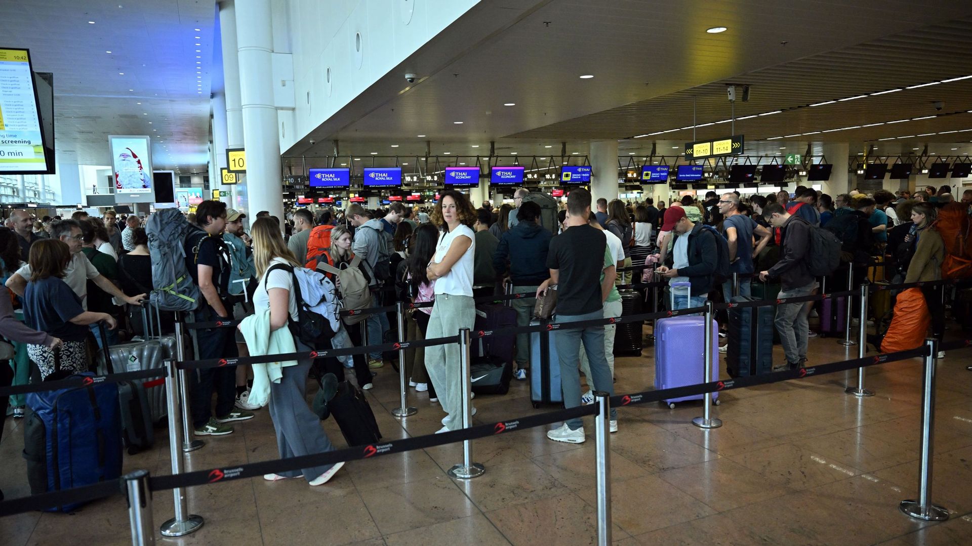 Longues files d’attente à Brussels Airport suite à une panne au contrôle des passeports