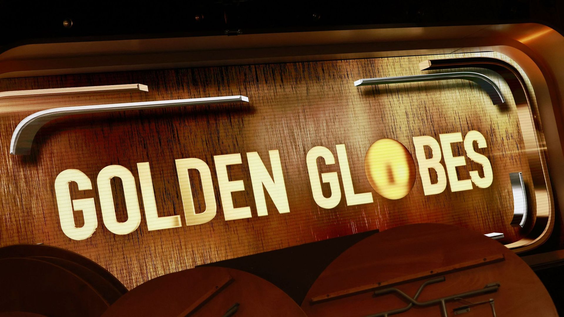 Barbie e Oppenheimer hanno partecipato ai Golden Globe Awards domenica sera in cerca di riabilitazione