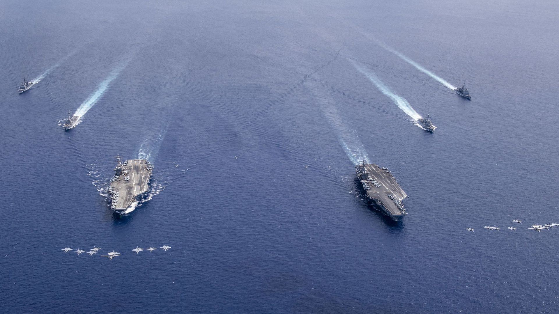 Démonstration de force américaine en 2020 : des groupes d’attaque mènent des opérations avec deux porte-avions dans la région Indo-Pacifique.