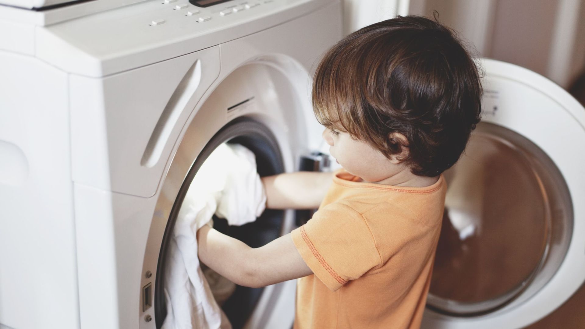 En France, les machines à laver devront être équipées de filtres à microplastiques d'ici 2025.