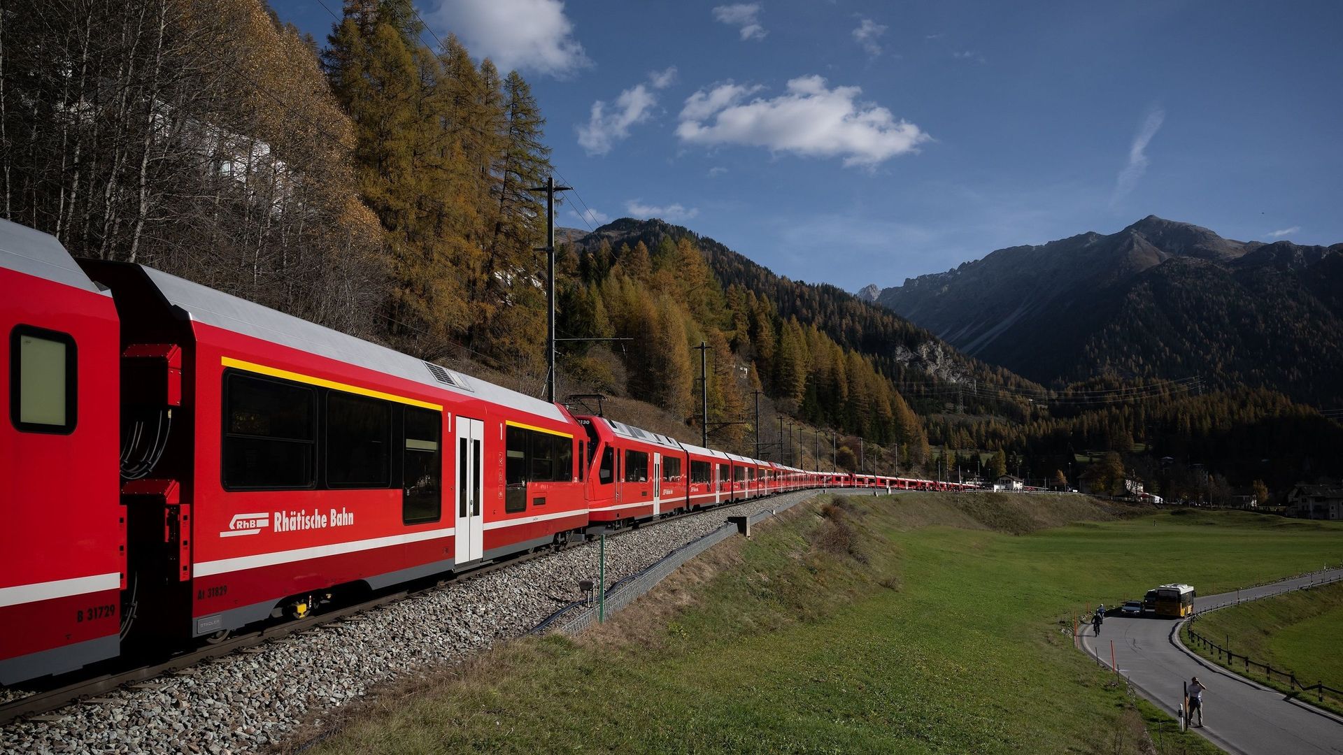 Le train le plus long du monde dans les Alpes suisses.