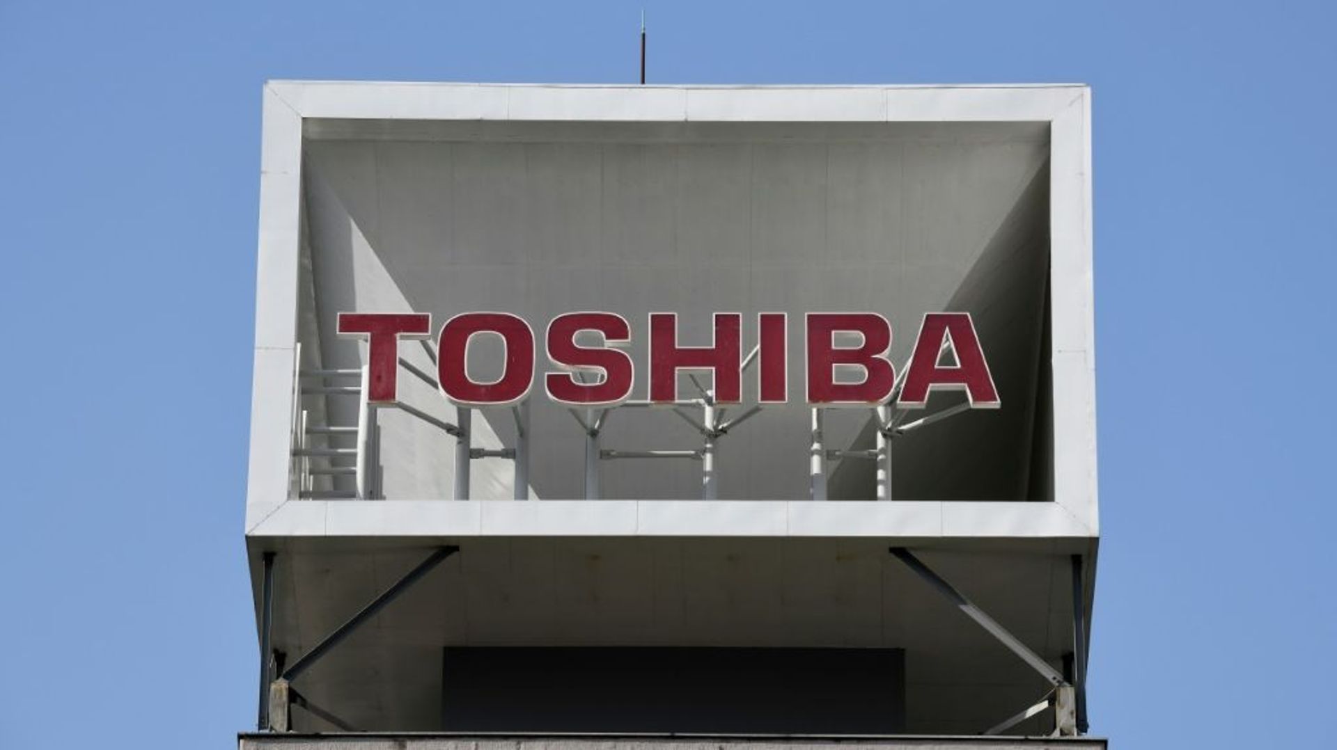 La japonais Sharp va mettre la main sur l'activité de PC de son compatriote Toshiba, qui avait bâti un pan de sa réputation sur ce domaine