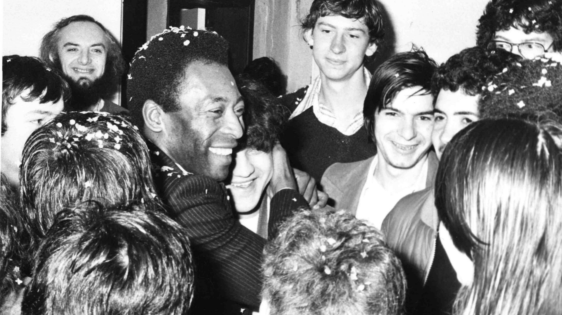 Le 8 mai 1981, Pelé se rend également à la maison Aide aux jeunes, à Saint-Josse.