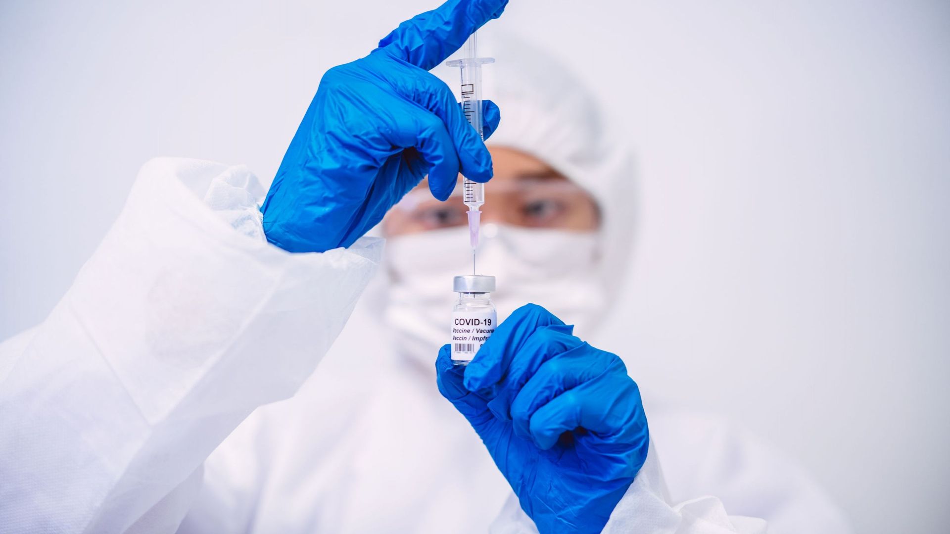 Coronavirus : qui vacciner en premier ? Des universités ont sondé l’avis des Belges