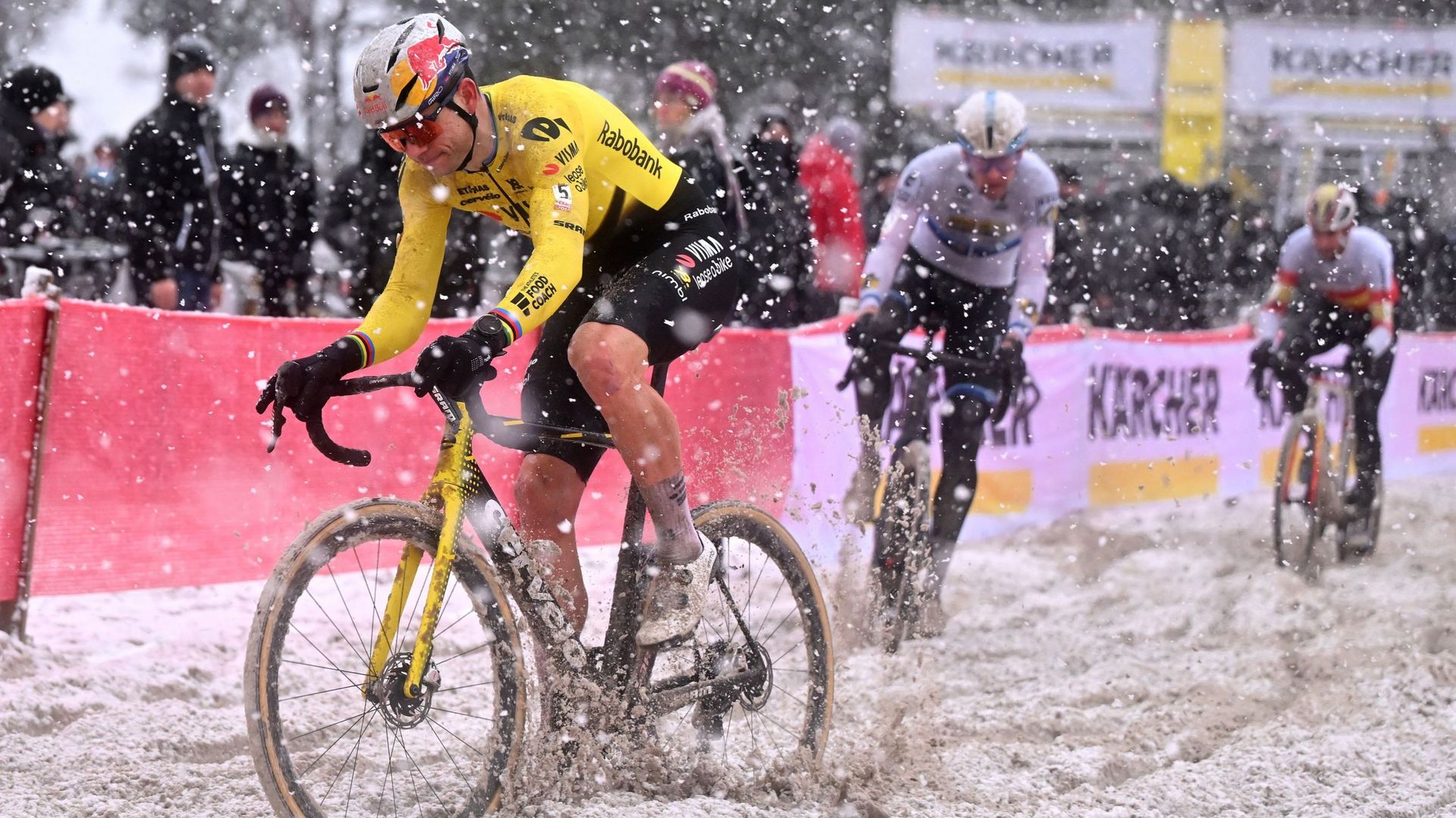 "Opération réussie" pour Wout van Aert, qui va débuter sa revalidation