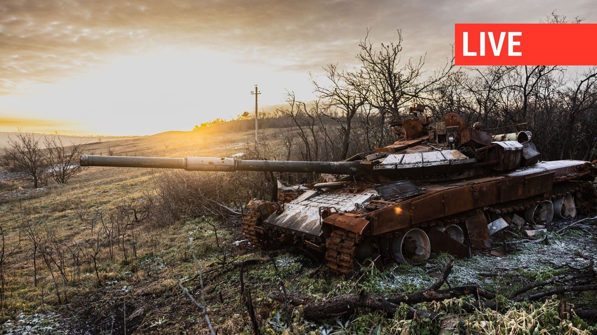 Cette photo prise le 20 décembre 2022 montre un char russe T-72 détruit dans le village de Bohorodychne, dans l’est de l’Ukraine. Bohorodychne est un village de la région de Donetsk qui a été fortement attaqué par les forces russes en juin 2022.