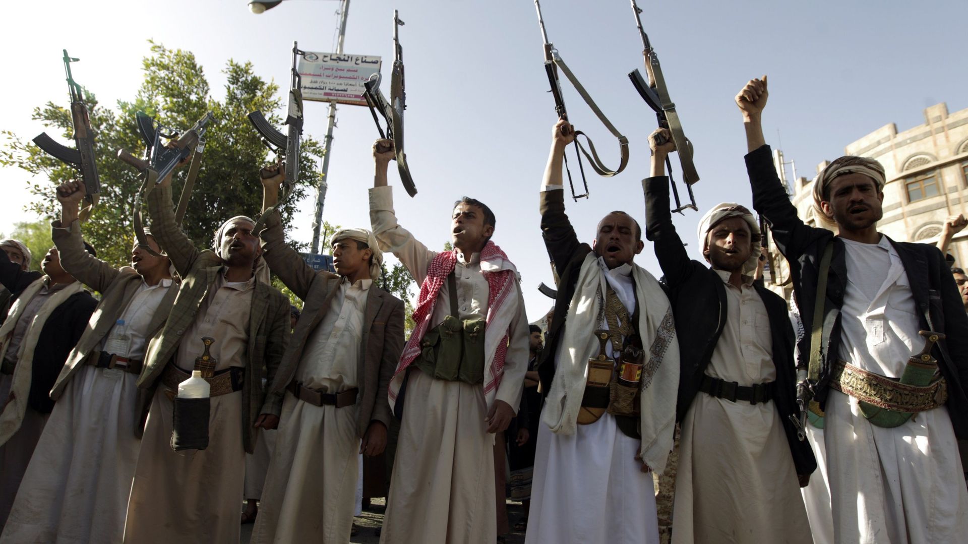 Les combattants houthistes contrôlent la capitale Sanaa.