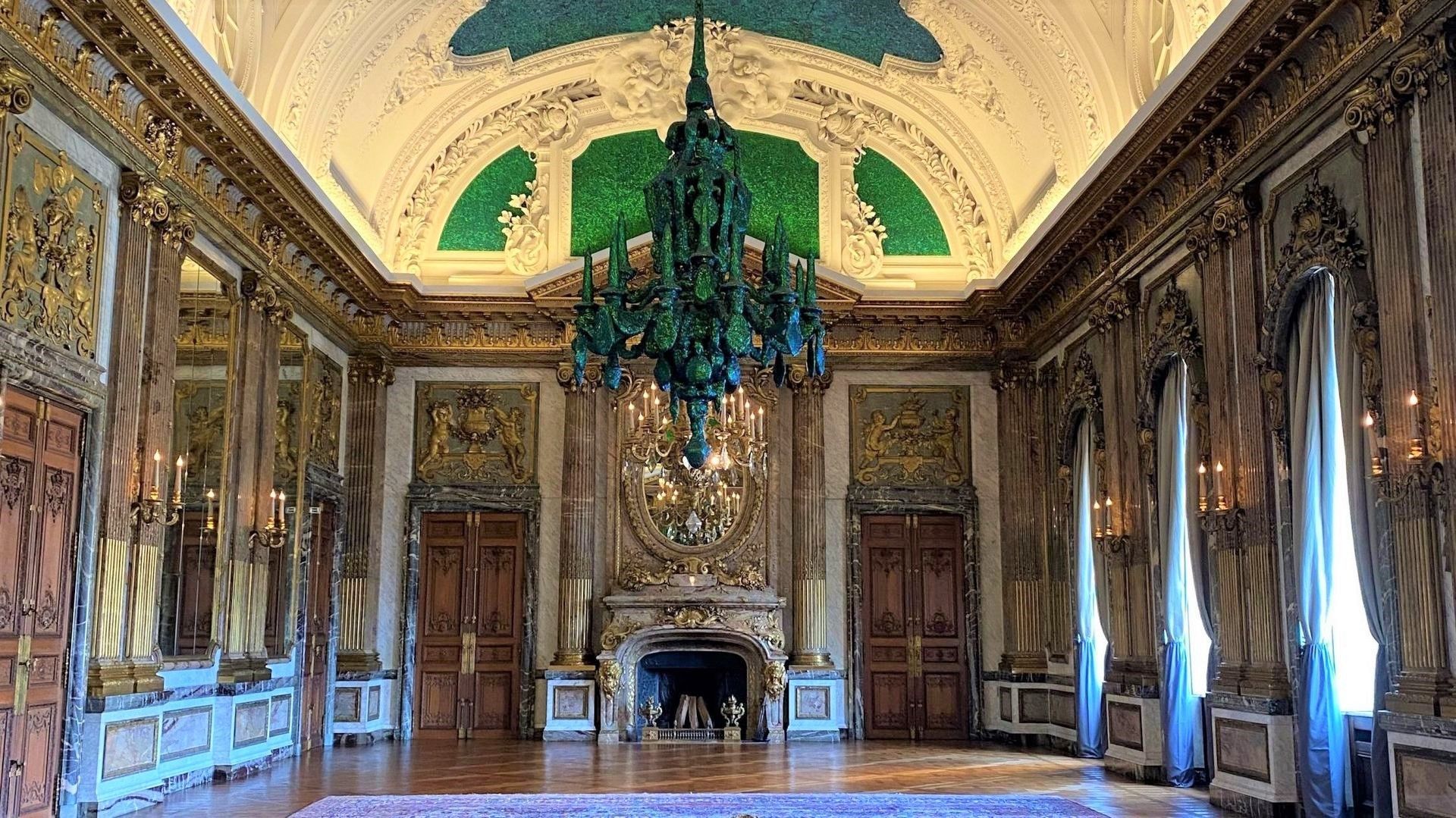 La salle des Glaces achevée du plafond de Jan Fabre