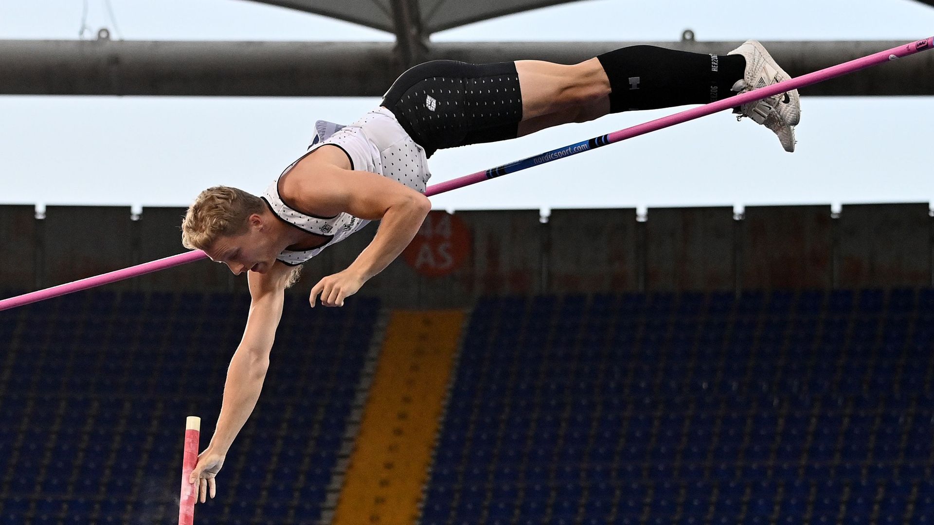 Ben Broeders améliore son propre record de Belgique du saut à la perche en passant 5 mètres 80