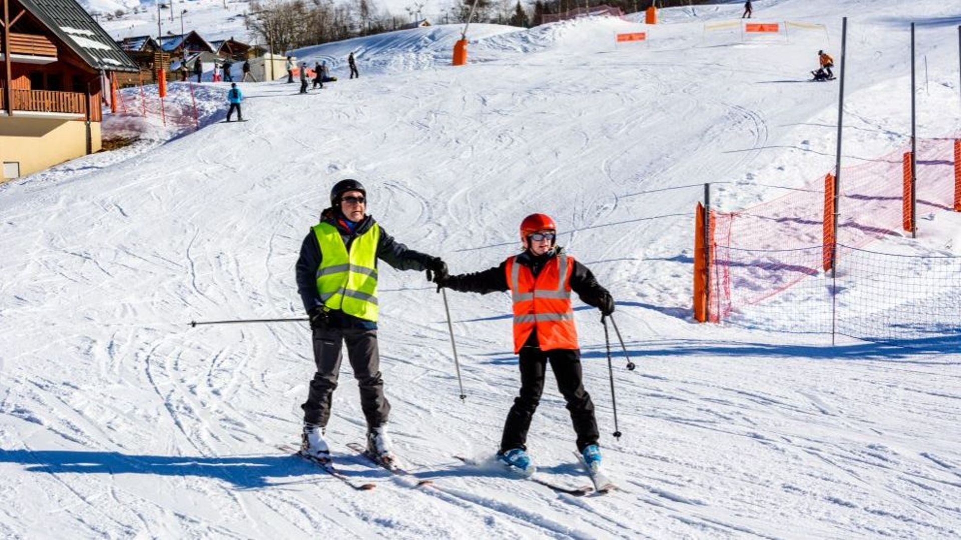 Liège: un stage de ski pour les aveugles et malvoyants