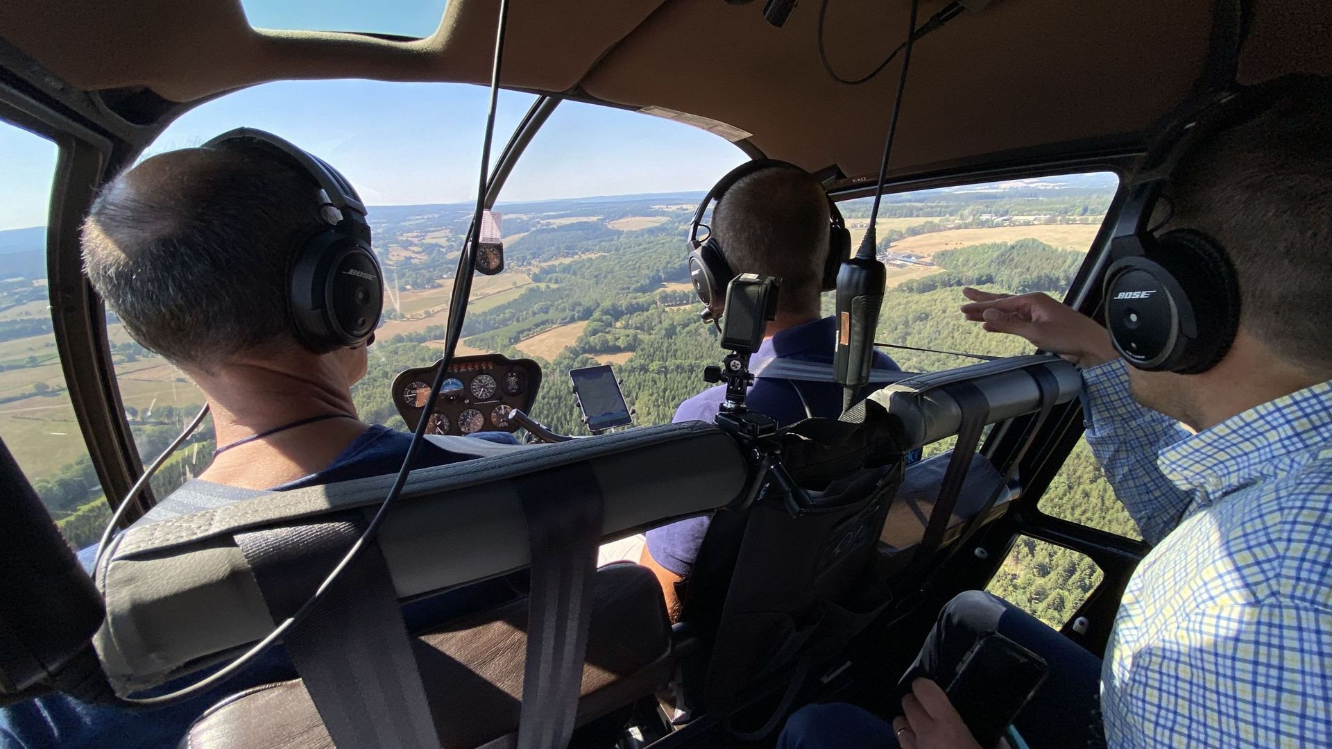 C’est en hélicoptère qu’une équipe de la RTBF et un expert en hydraulique observent les effets de la sécheresse à travers la Wallonie.