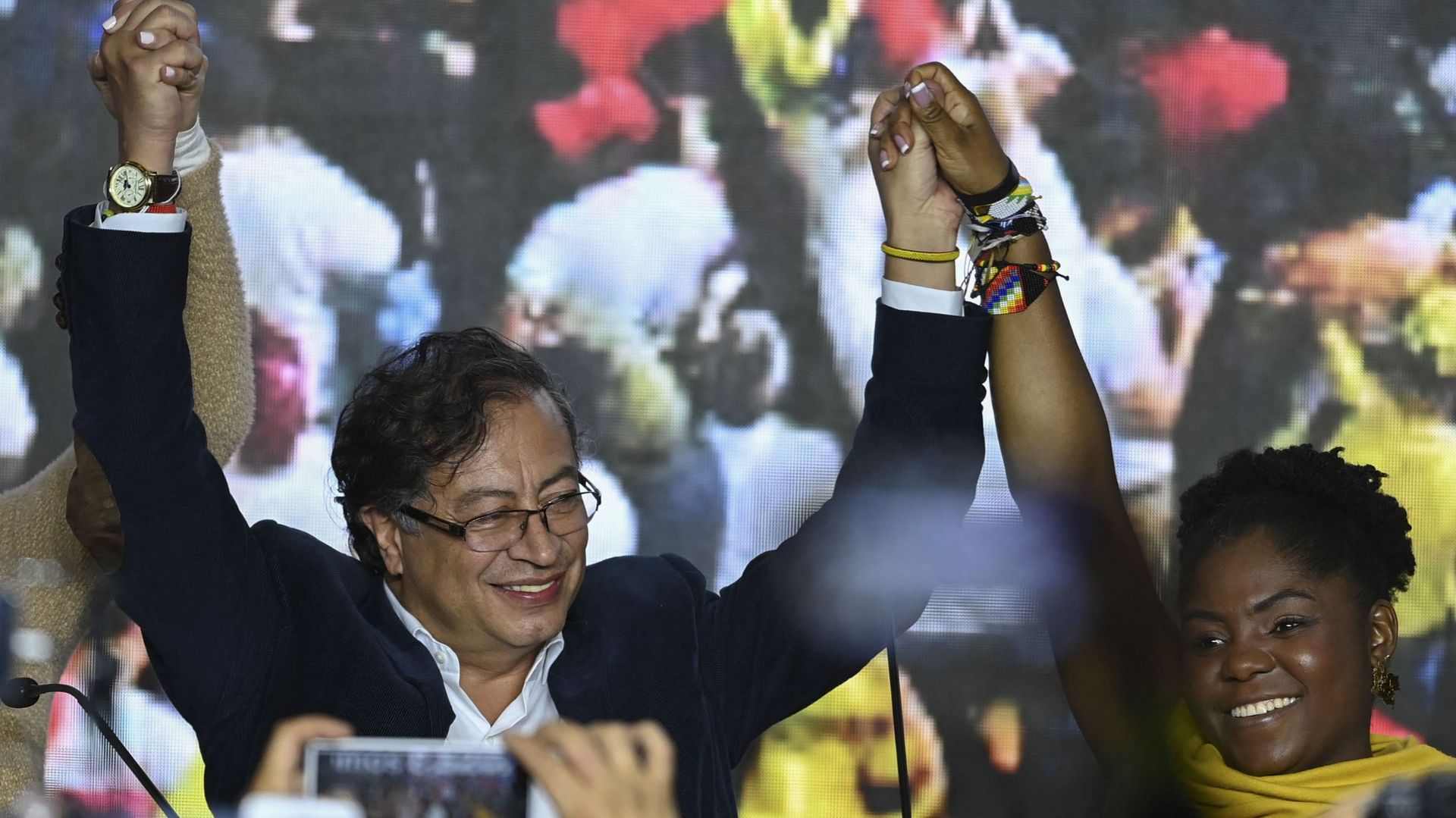 Le candidat présidentiel de la coalition du Pacte historique Gustavo Petro et sa colistière Francia Marquez au siège du parti, à Bogota, le 29 mai 2022, après les résultats du premier tour.