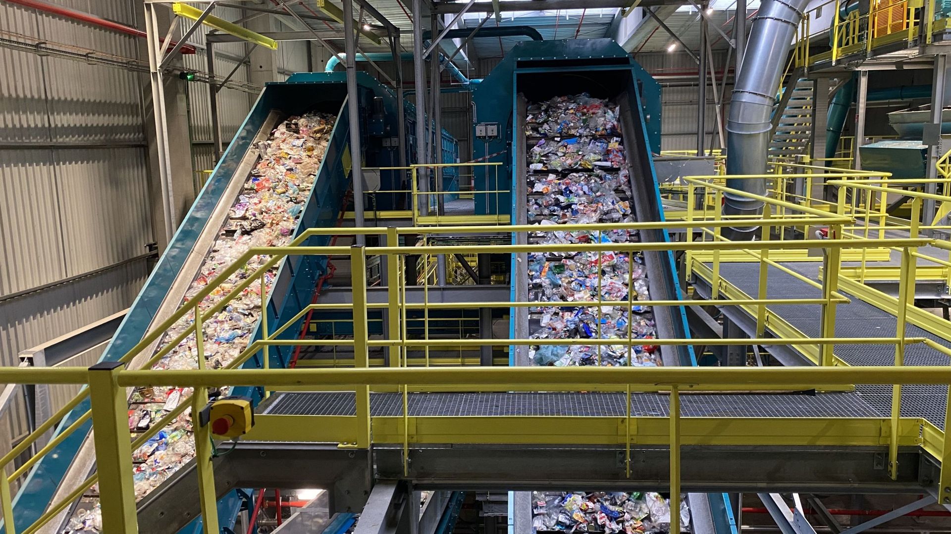 Avec l’instauration du nouveau sac bleu, les usines doivent à présent faire le tri entre 14 fractions différentes de plastiques.