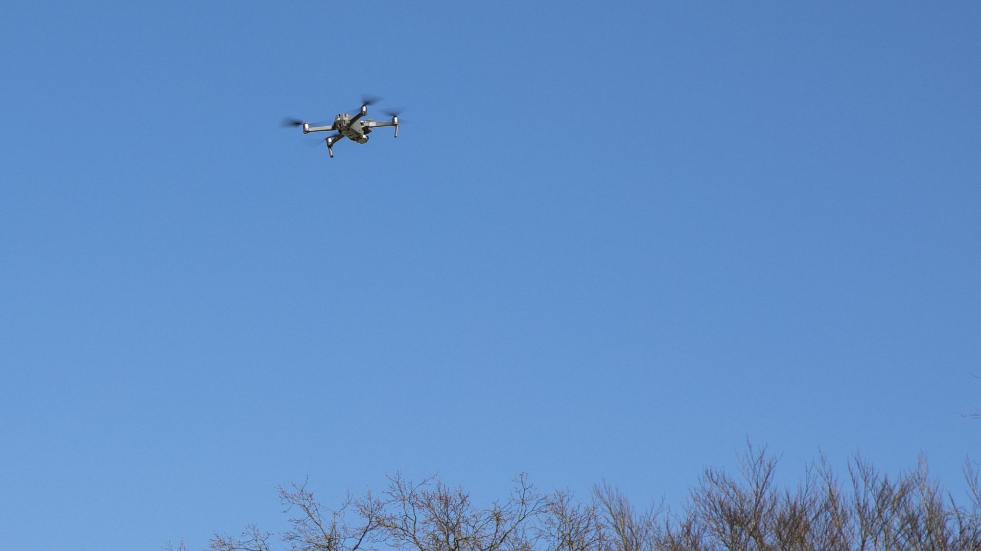 Coronavirus et confinement: au Coq, des drones tentent de repérer les caravanes occupées