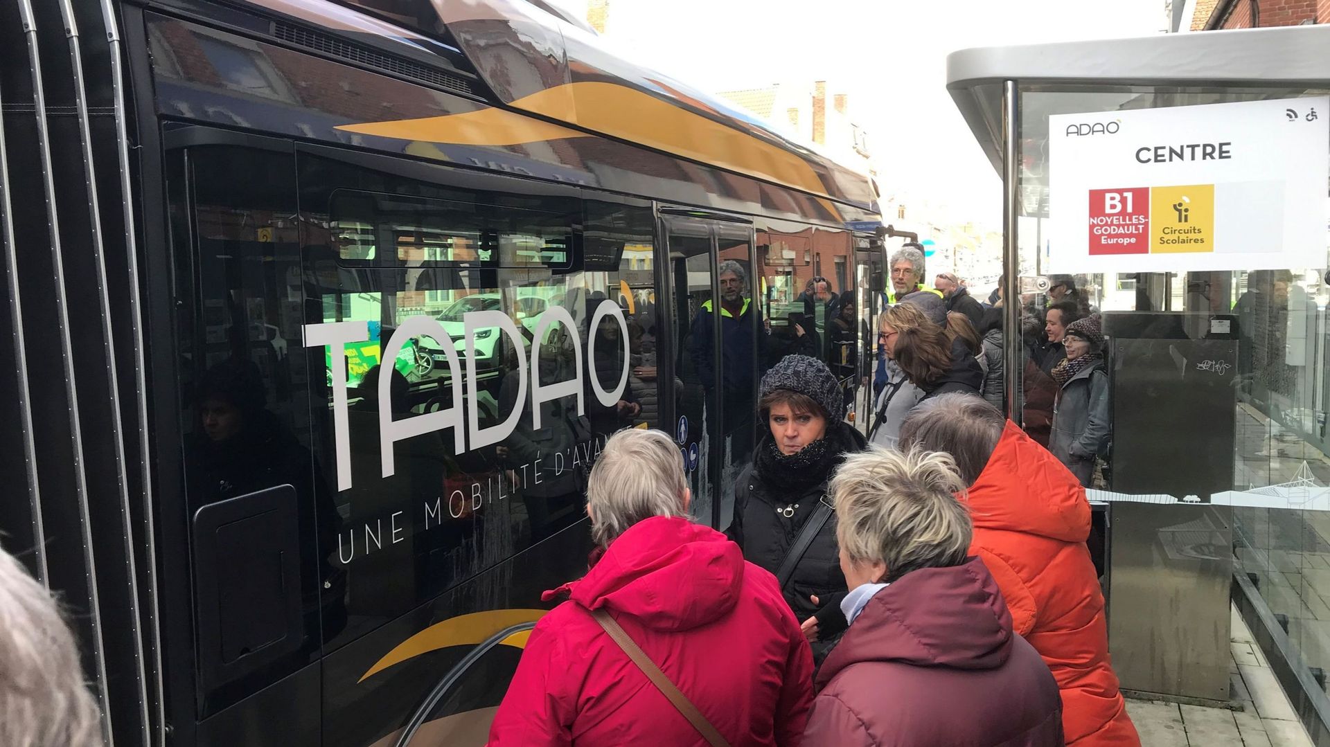 Une délégation carolo en visite à Lens pour découvrir le bus à haut niveau de service