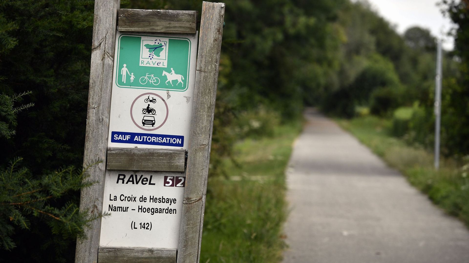 Panneau de signalisation sur le RAVeL