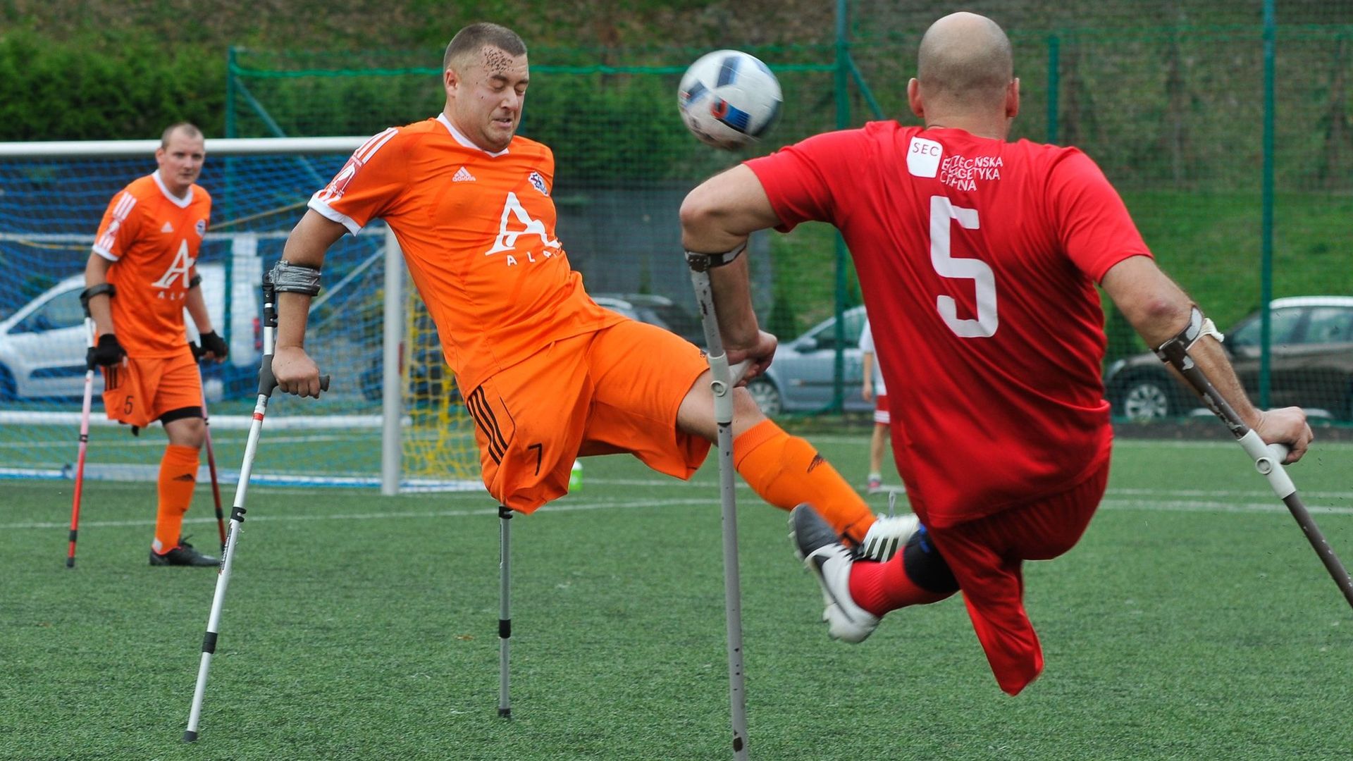Duel entre deux joueurs de Amp Futbol Ekstraklasa.