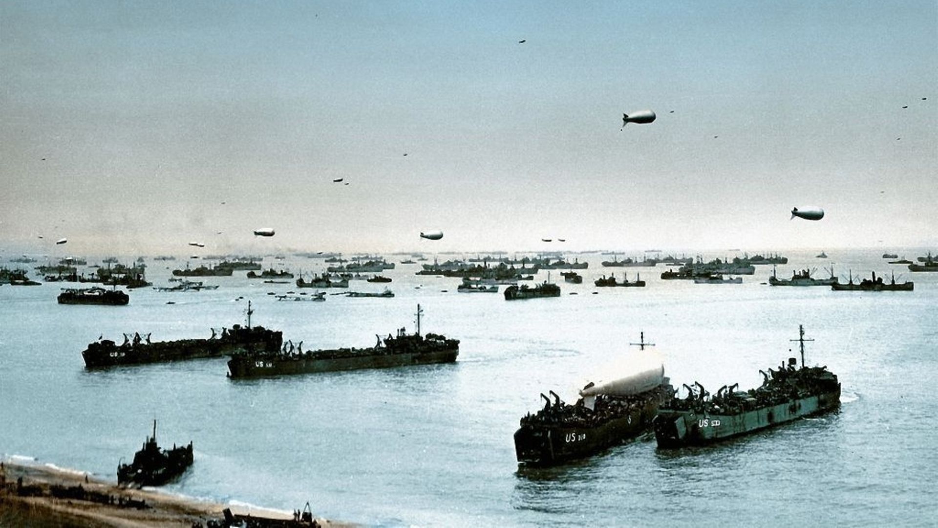 Omaha Beach, 9 juin 1944 : l'armée Alliée continue de se déployer en Normandie.