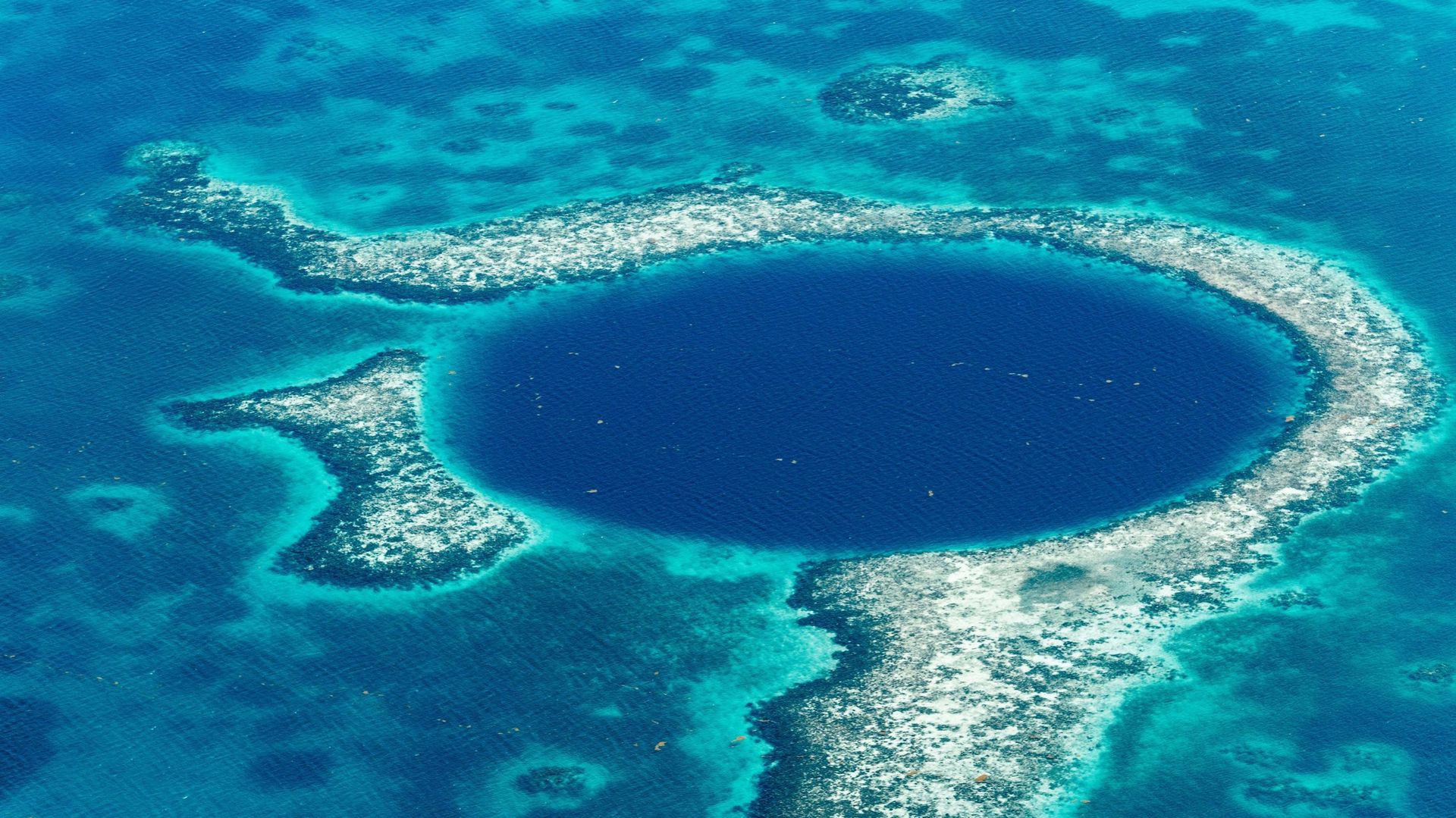 Le Great Blue Hole, image emblématique du Belize.