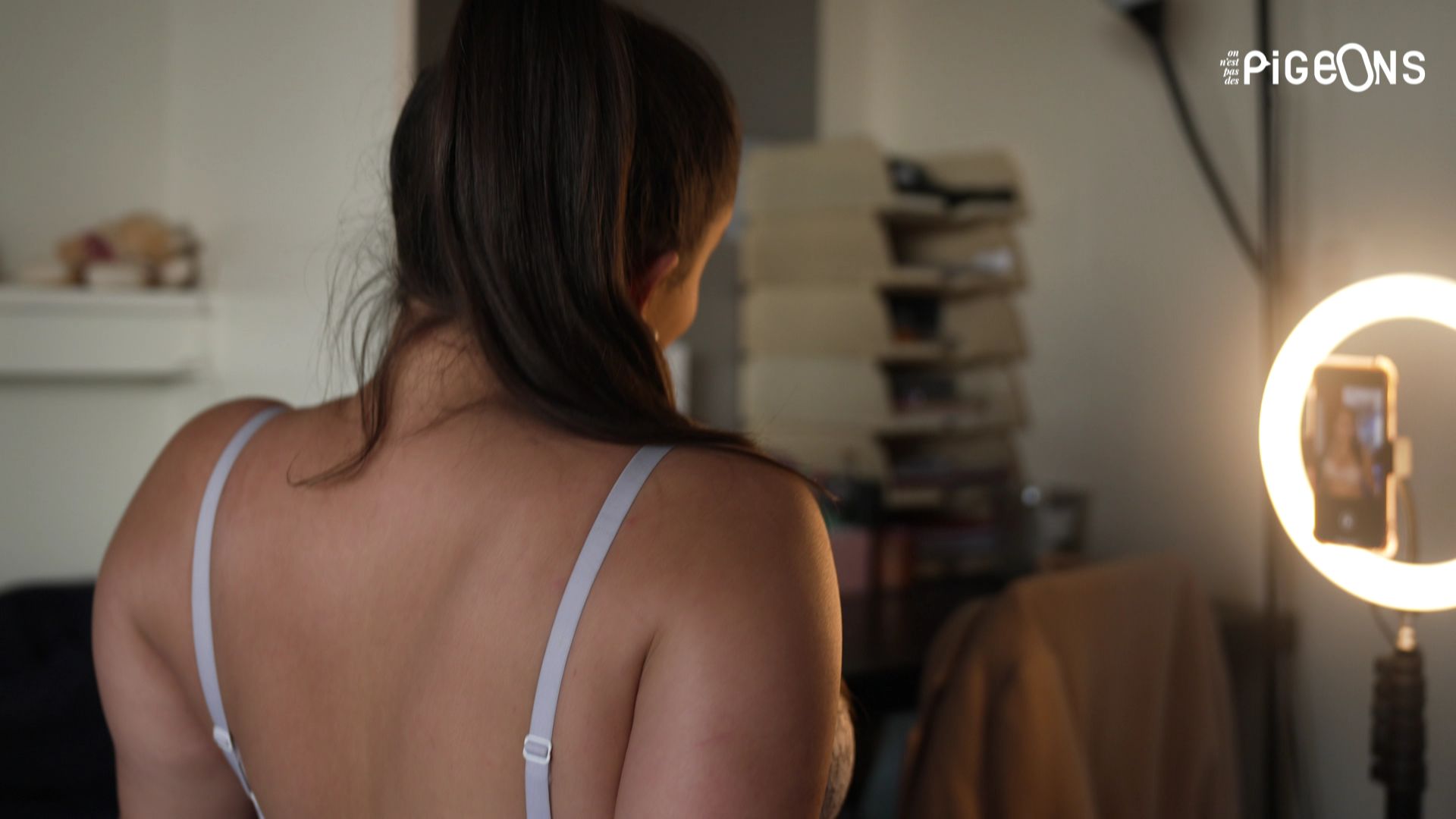 Mineures nues sur Onlyfans : les dérives du réseau social exclusif - RTBF  Actus