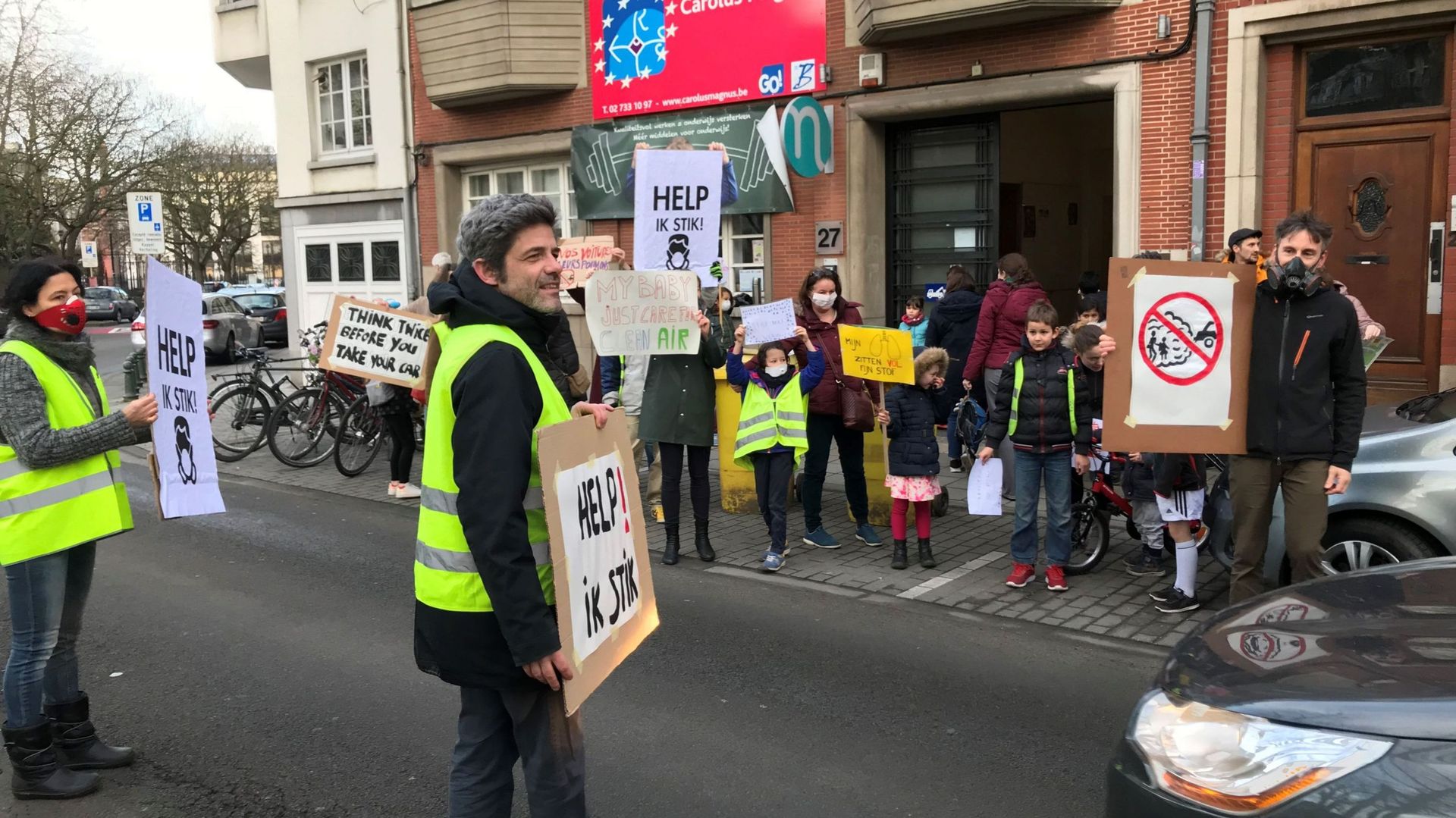 Trop de pollution aux abords des écoles : des parents se mobilisent