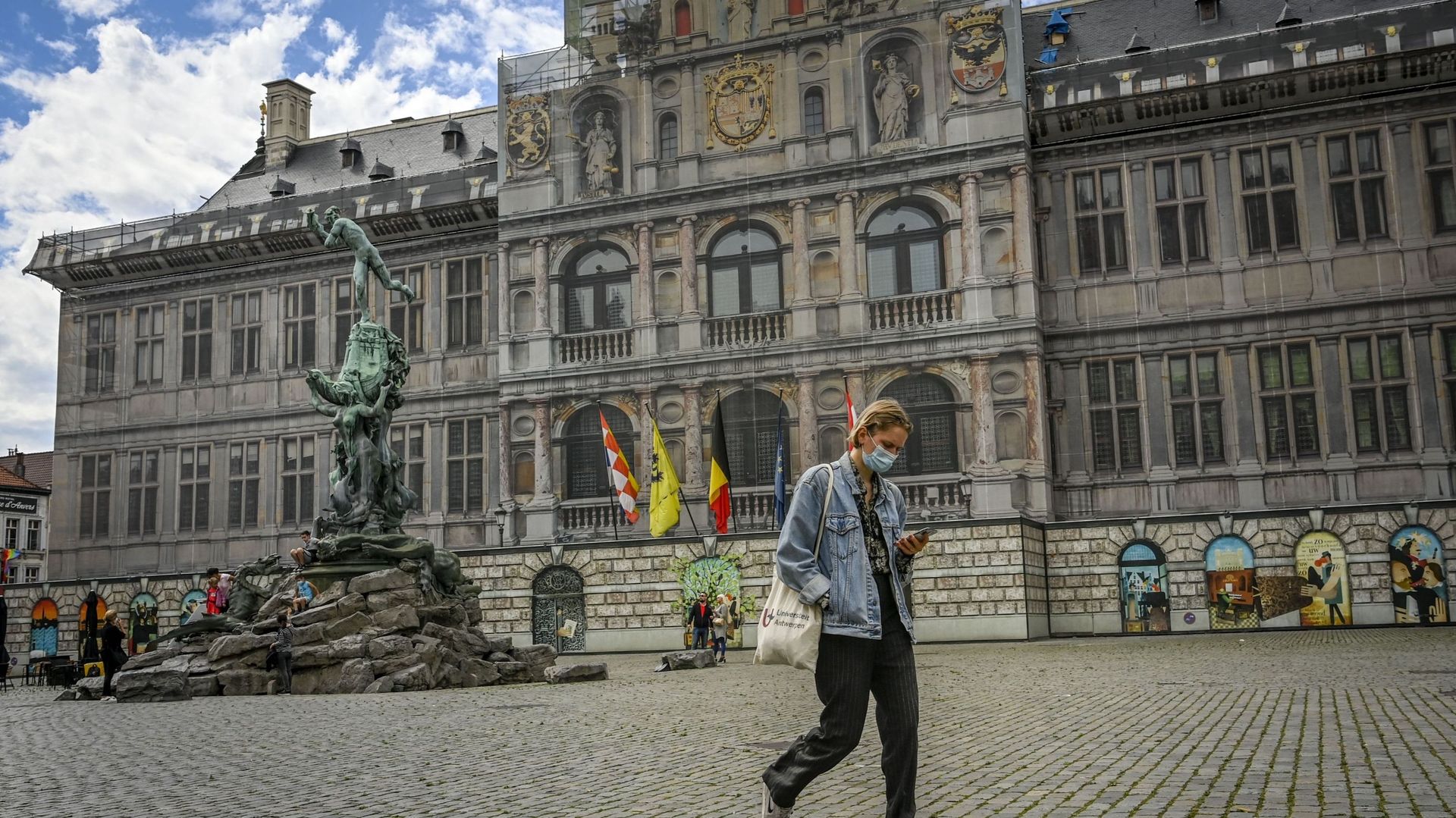 Marcheuse sur la Grand’Place d’Anvers, été 2020 (image d’illustration)