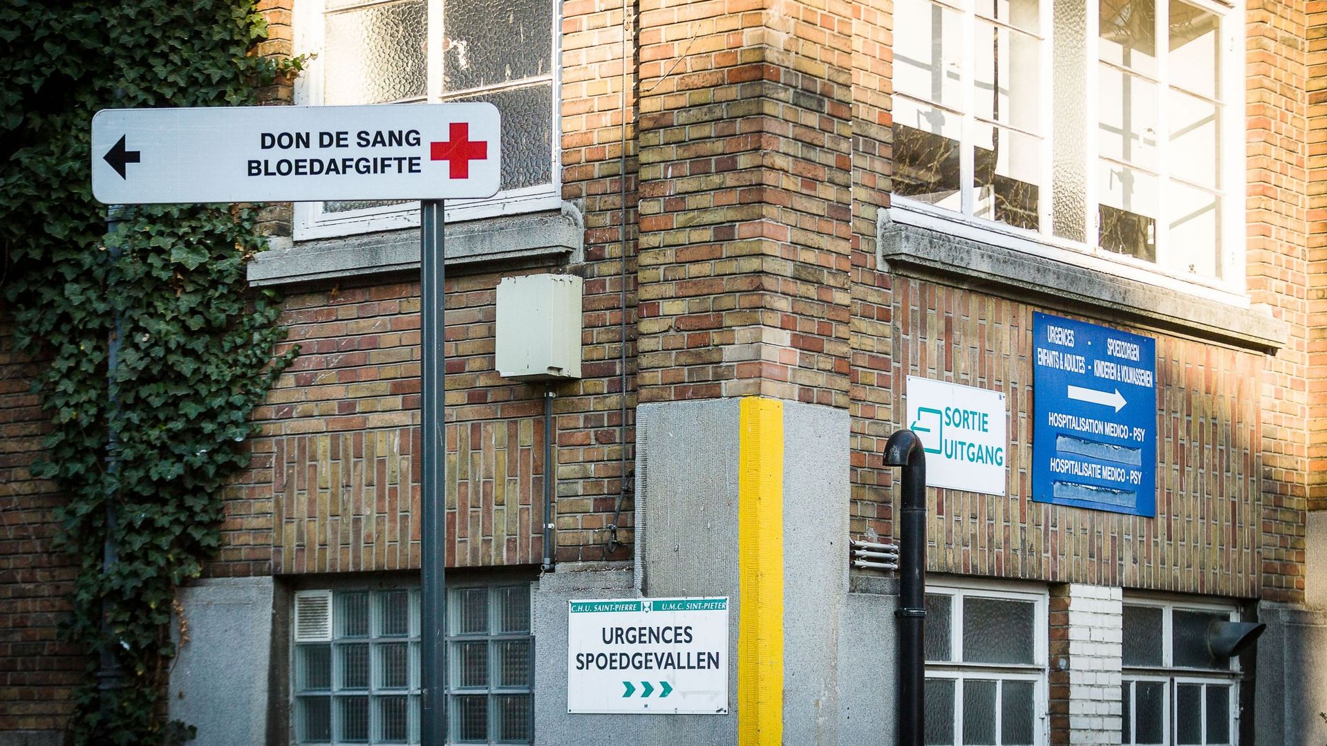 Attentats à Bruxelles l'hôpital SaintPierre a mobilisé toutes ses forces rtbf.be Attentats à Bruxelles l'hôpital SaintPierre a mobilisé toutes ses forces rtbf.be