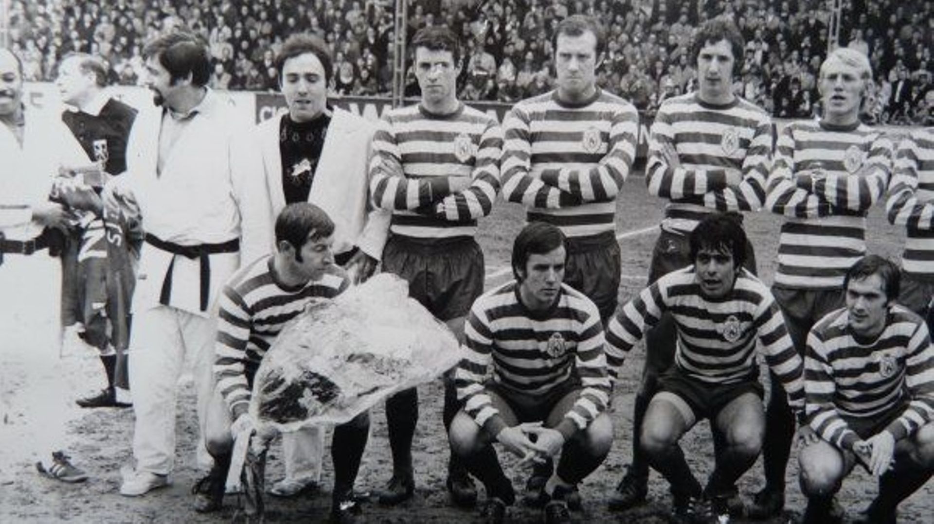 Georges Leekens (deuxième joueur à partir de la droite en haut) a porté le maillot du Crossing en D1 de 1970 à 1972.