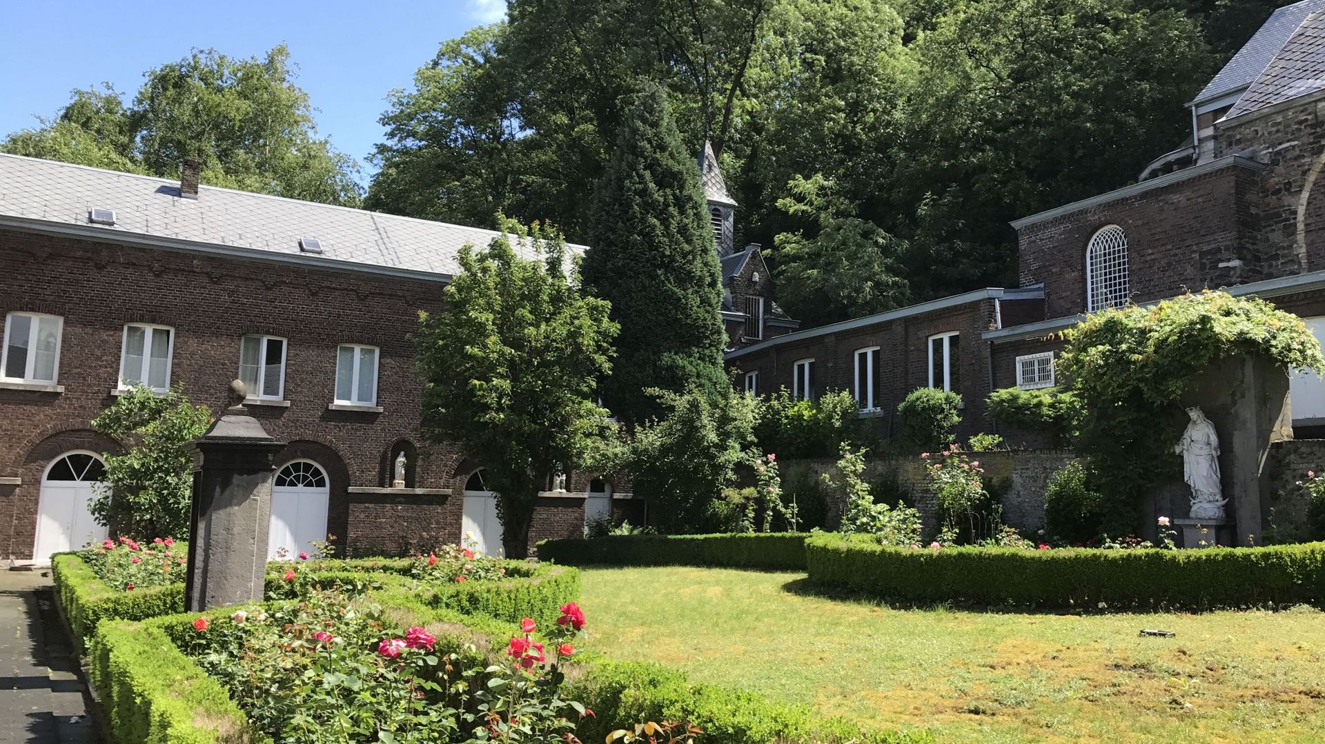 La monastère Cornillon de Liège est sauvé: les sœurs y produisent deux millions d'hosties par an