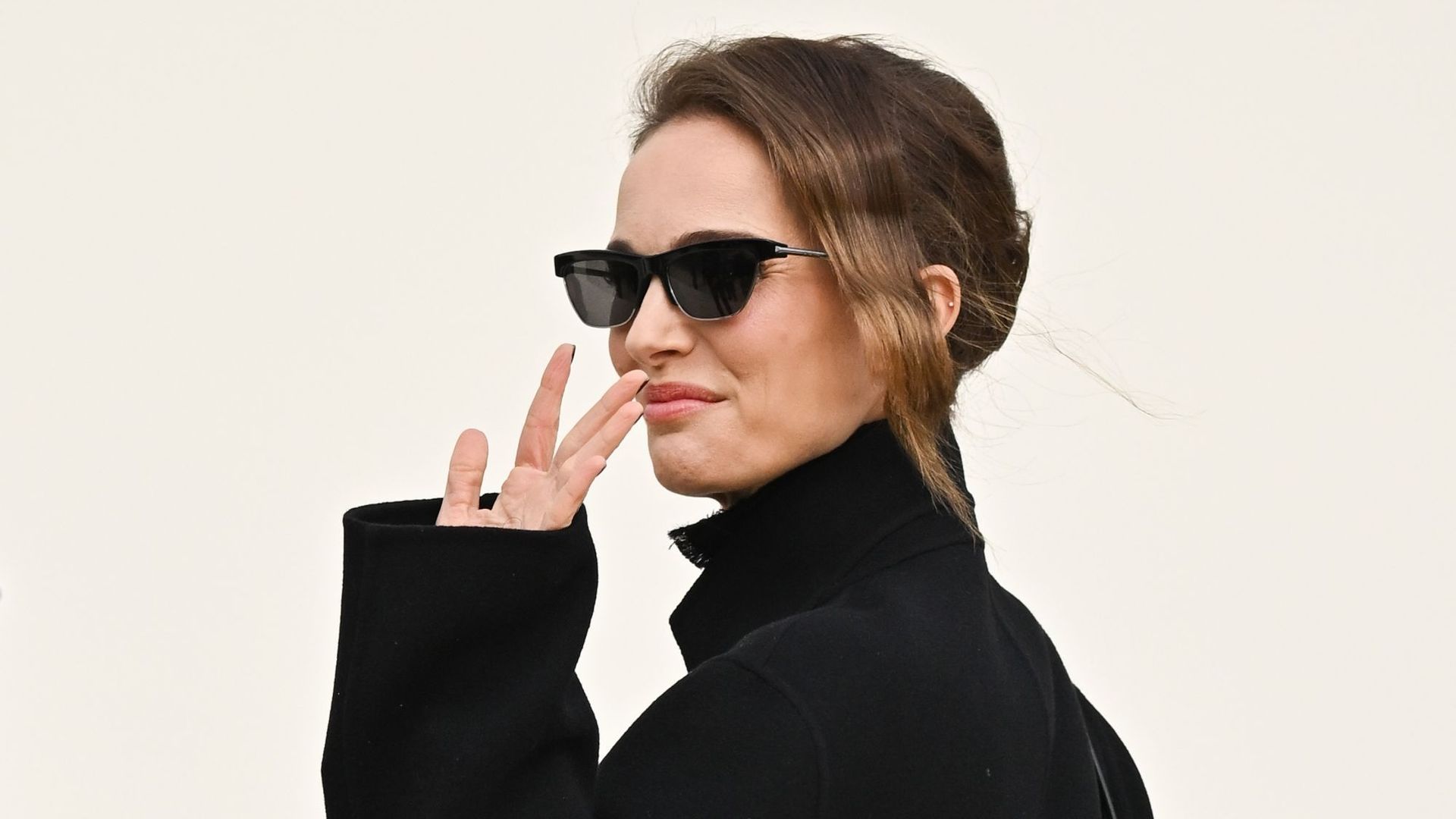 Natalie Portman a de bonnes (mais surprenantes) raisons de rester vivre à Paris