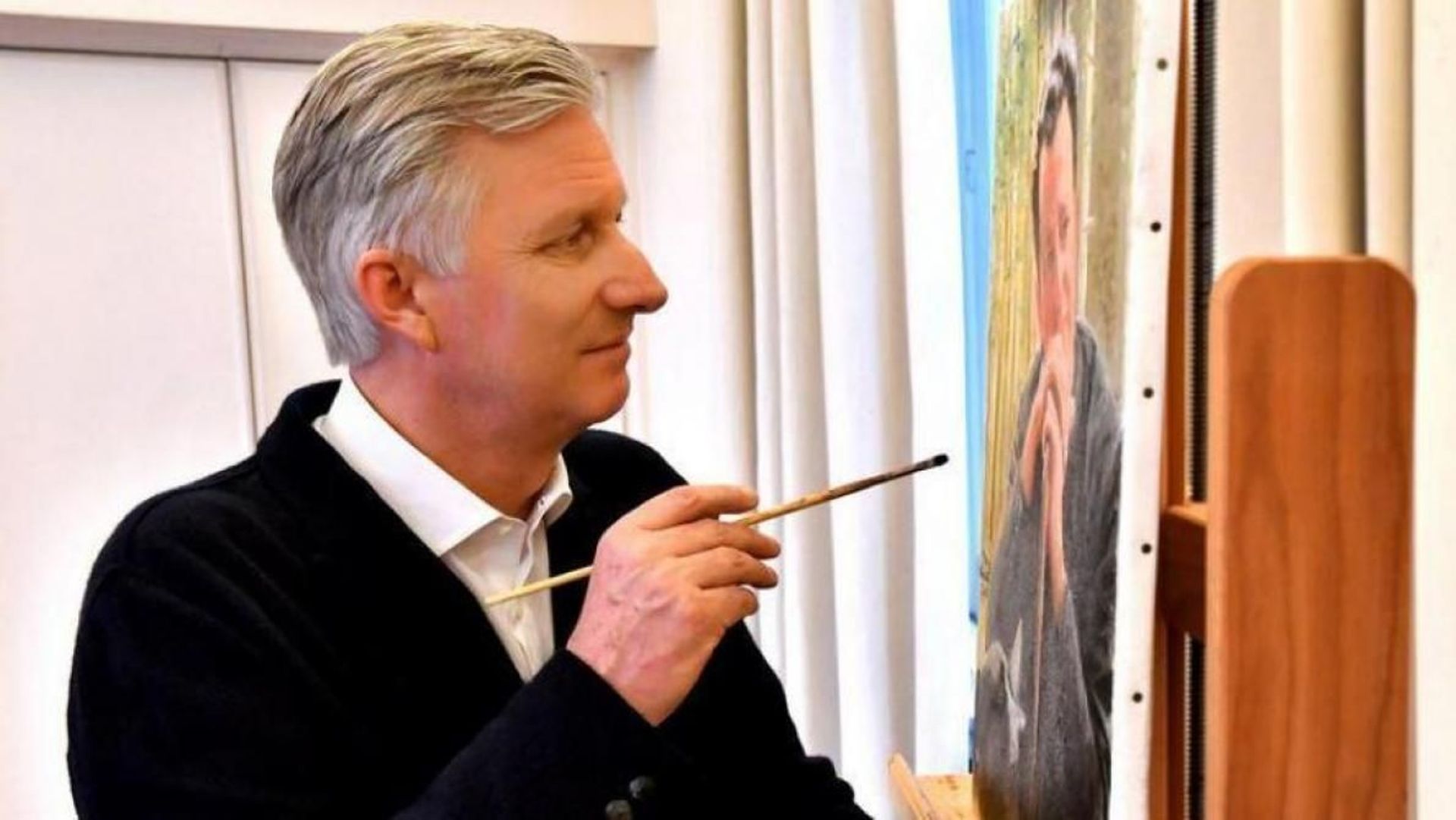 Philippe peint… Deux de ses toiles seront exposées au Palais royal cet été !