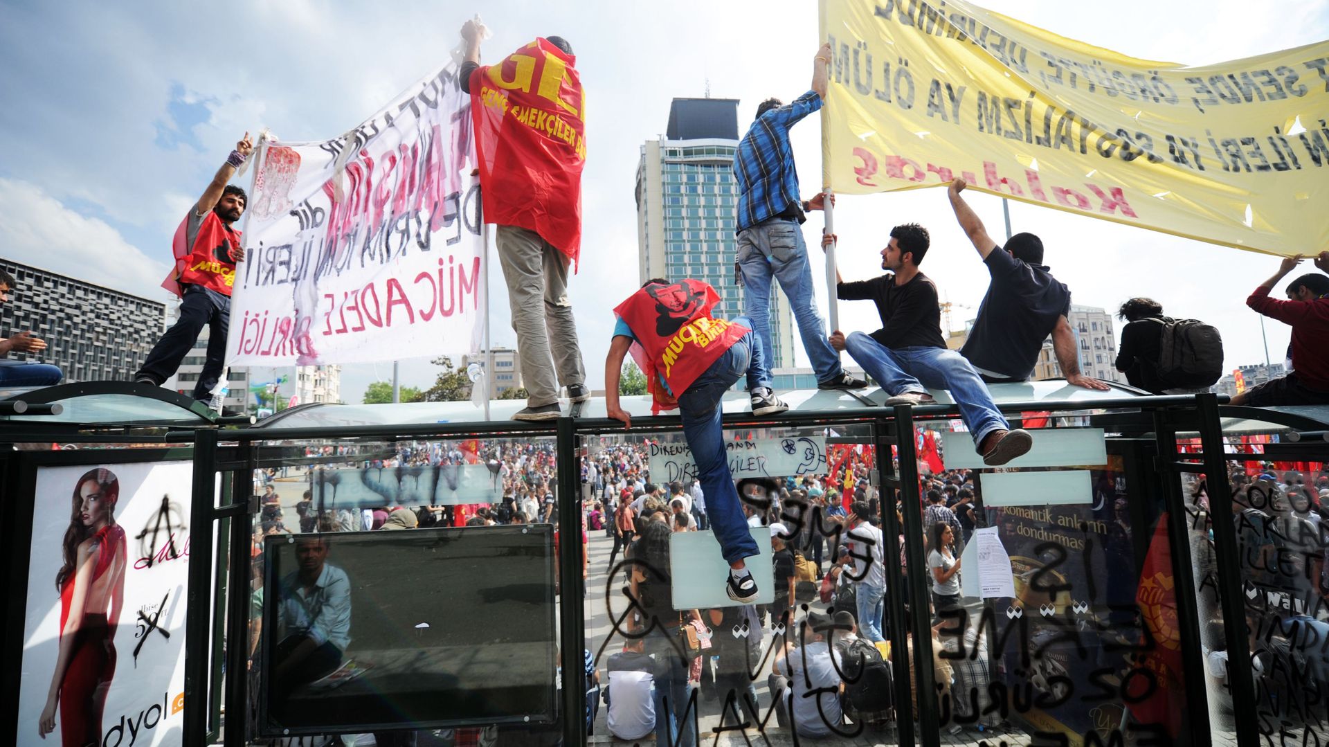 Les manifestants défient le pouvoir depuis la place Taksim dimanche après-midi