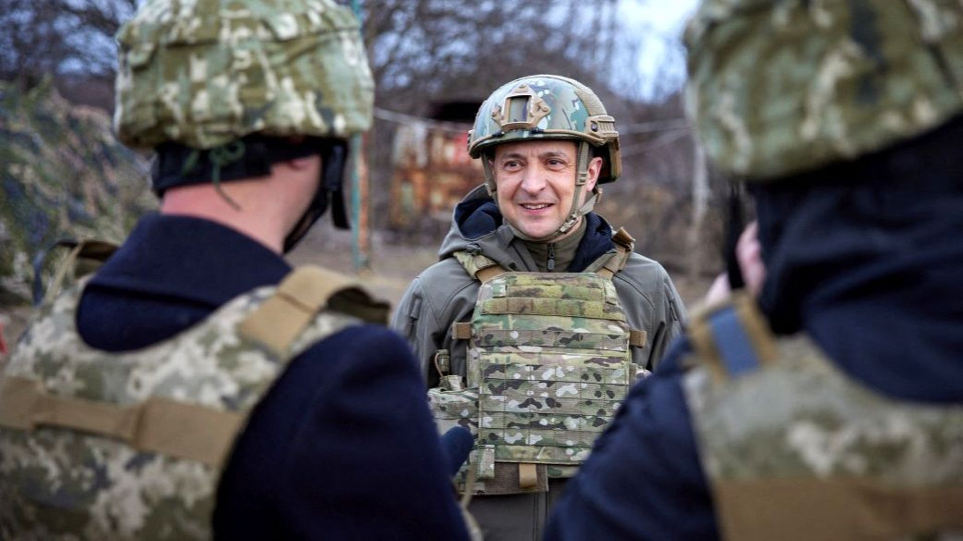 Le président ukrainien Volodymyr Zelensky sur la ligne de front dans la région de Marioupol, le 9 avril 2021.