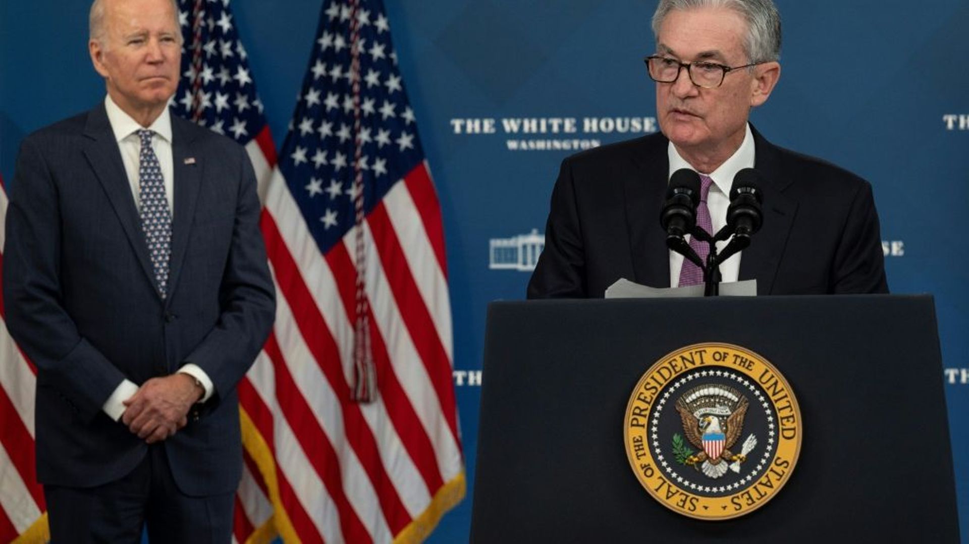 Le président de la Fed Jerome Powell (d) avec le président américain Joe Biden à la Maison Blanche le 22 novembre 2021.
