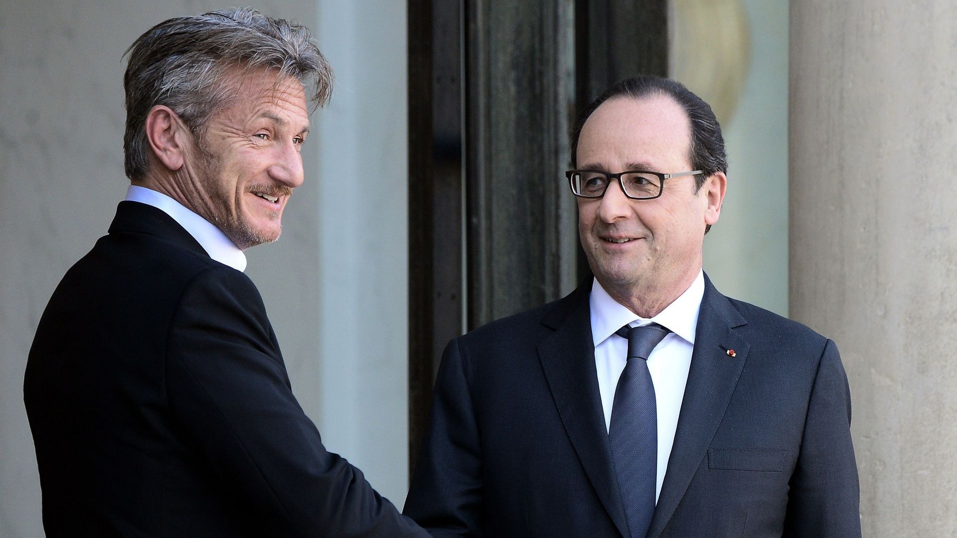 Sean Penn reçu par le président français François Hollande