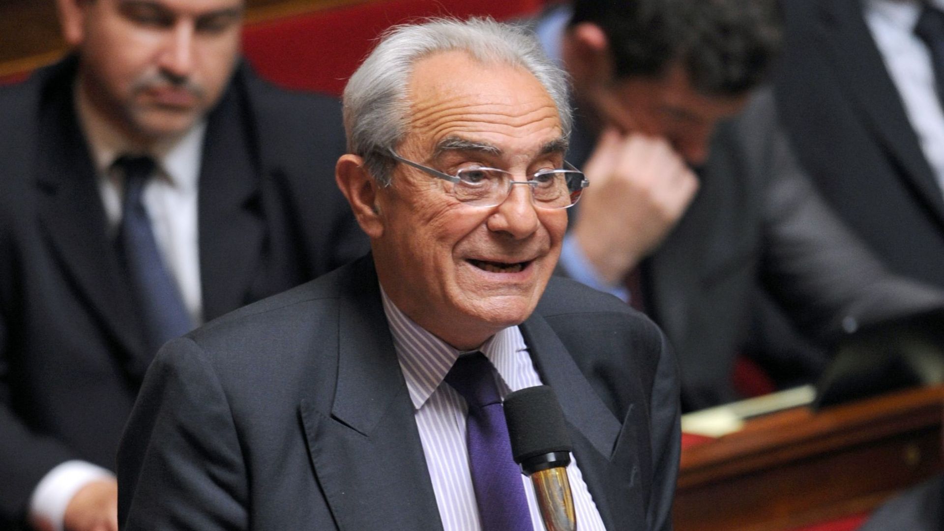 Bernard Debré à l'assemblée nationale en 2014
